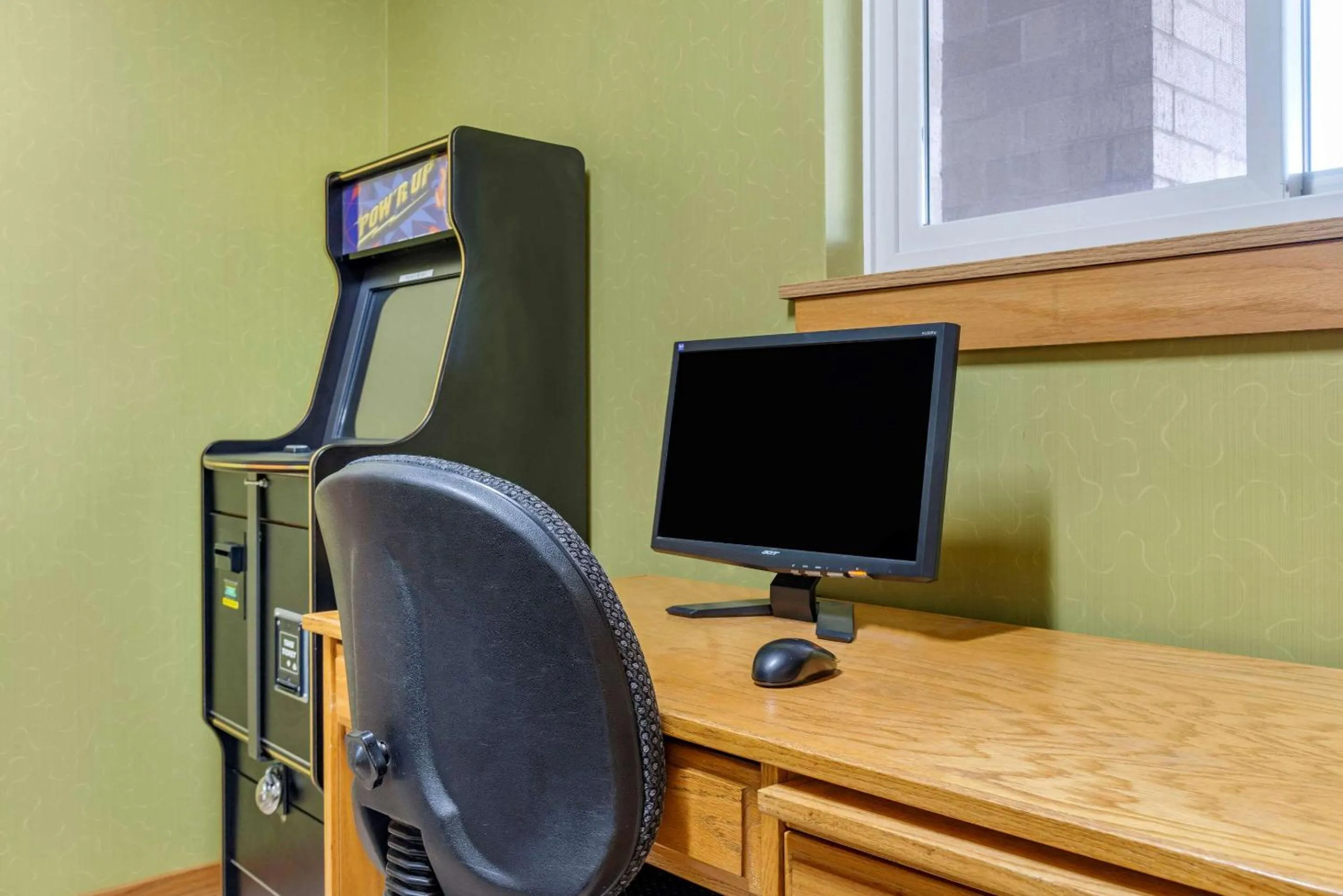 On site, TV/Entertainment Center in Econo Lodge River Falls