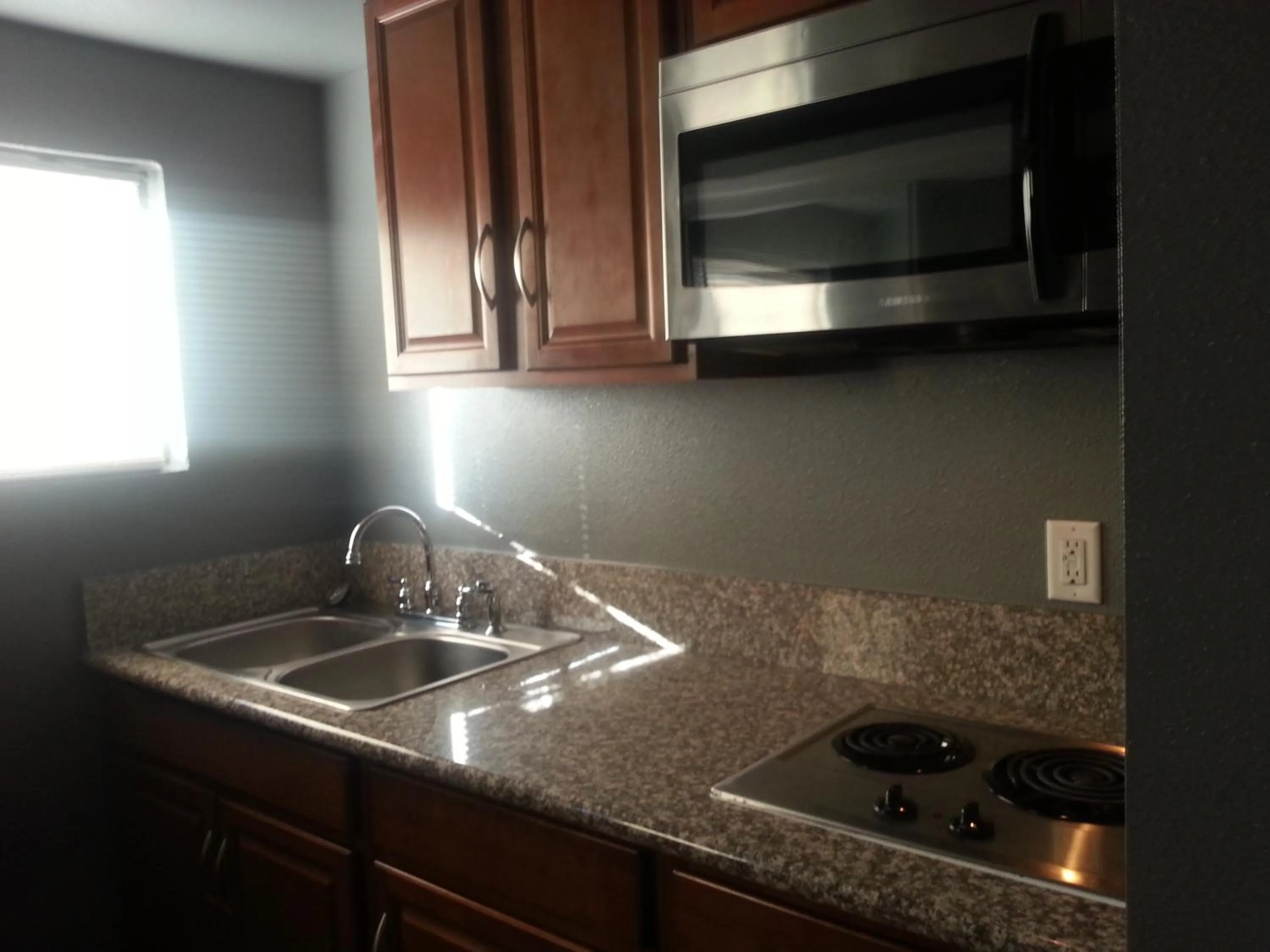 Kitchen or kitchenette in Sterling Gardens