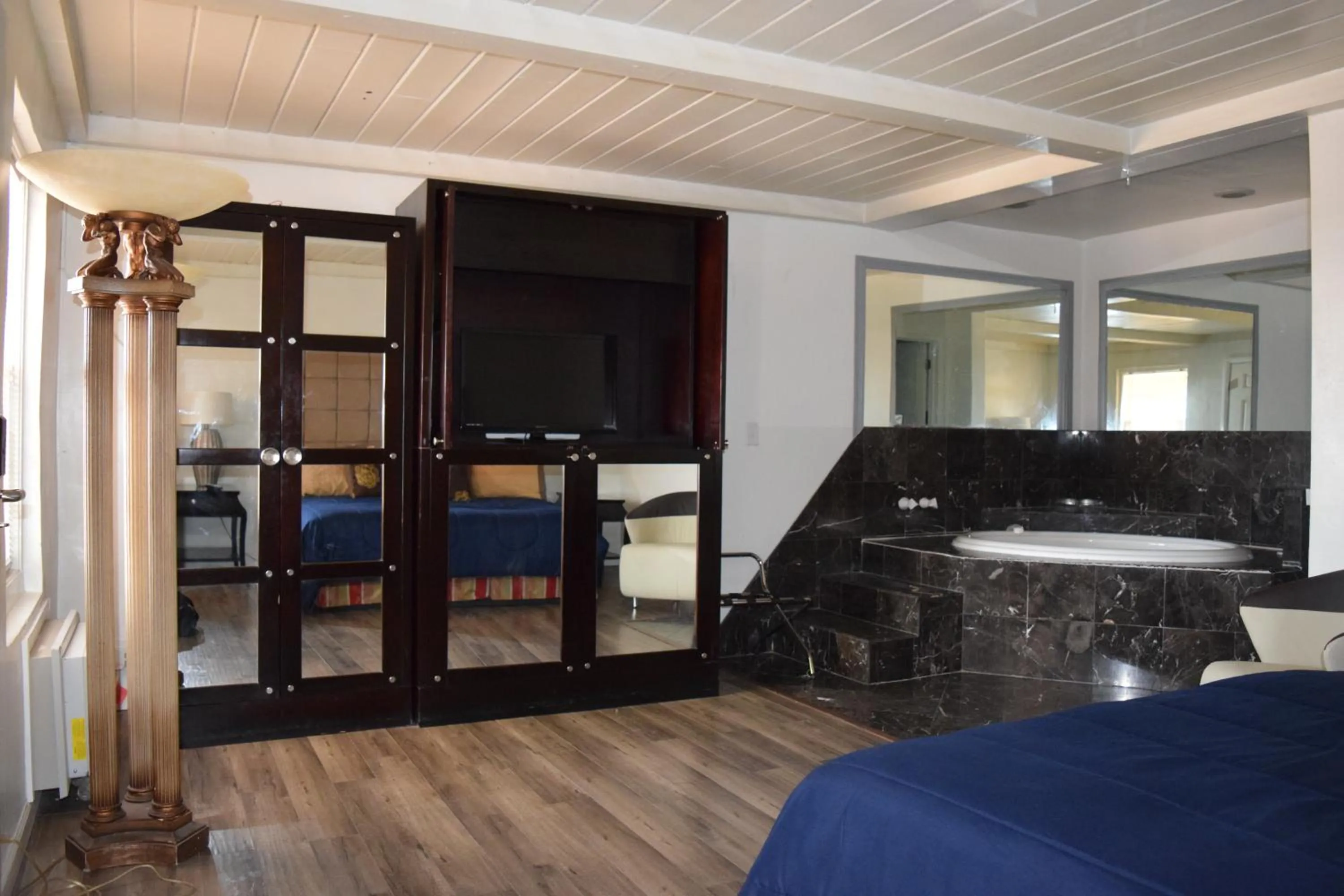 TV and multimedia, Bed in Sterling Gardens