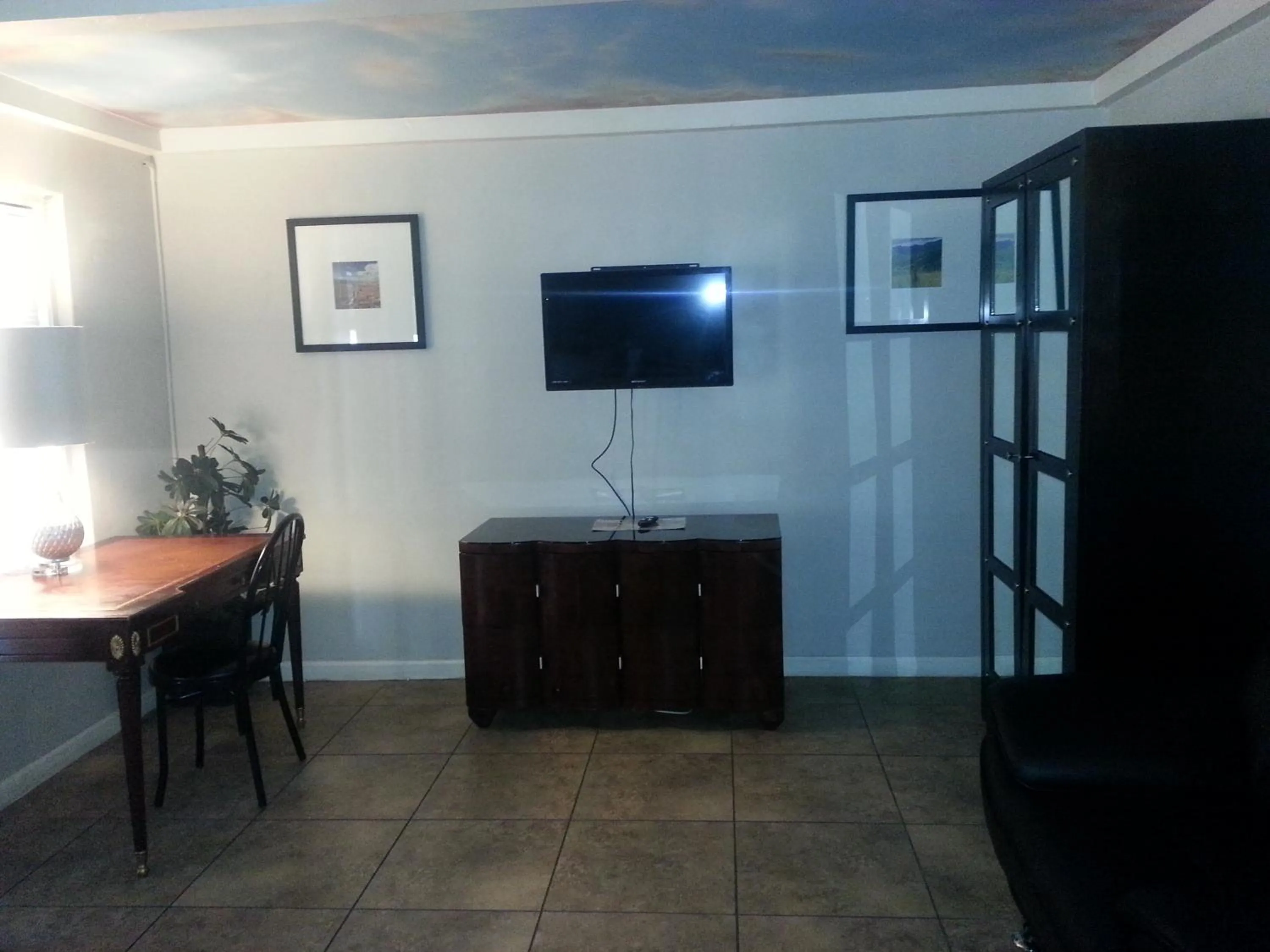 TV and multimedia in Sterling Gardens