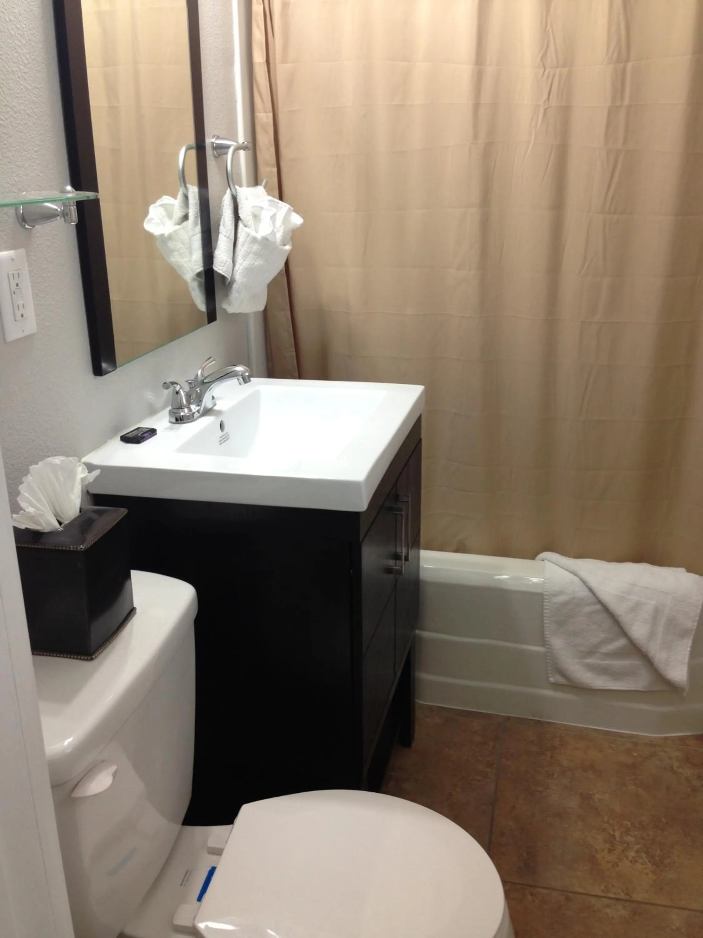 Shower in Sterling Gardens