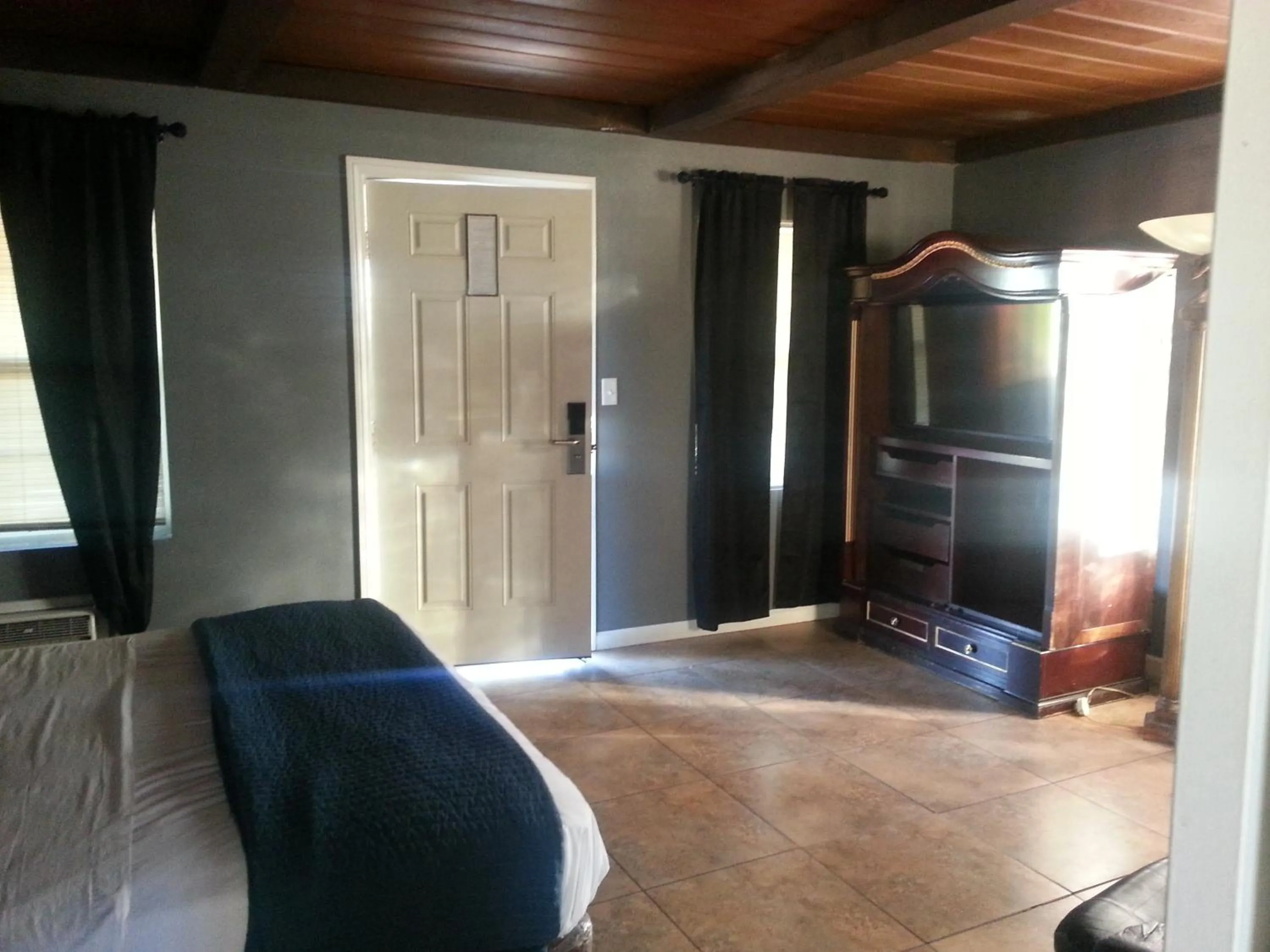 TV and multimedia in Sterling Gardens