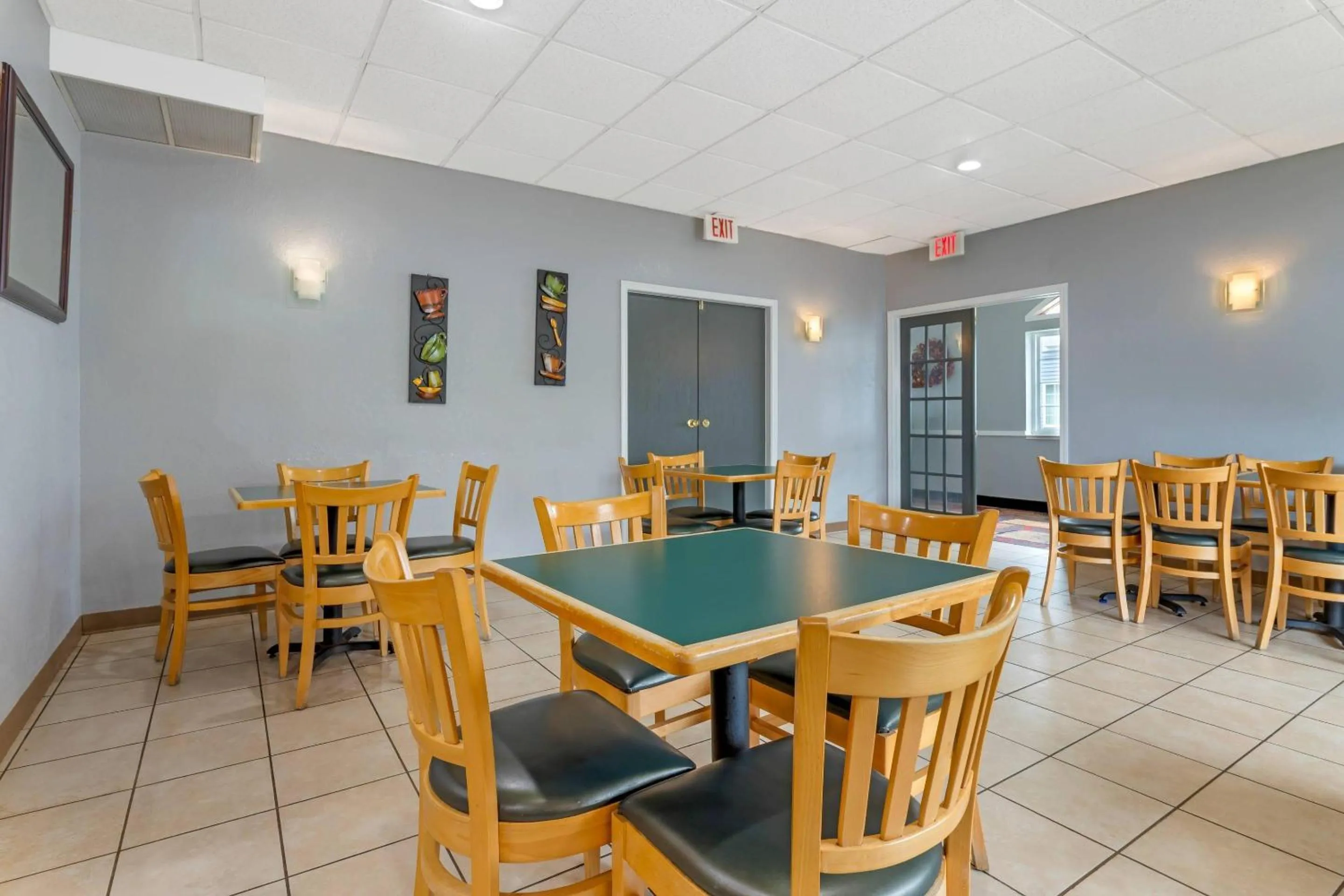 Breakfast in Quality Inn Mauston I-90