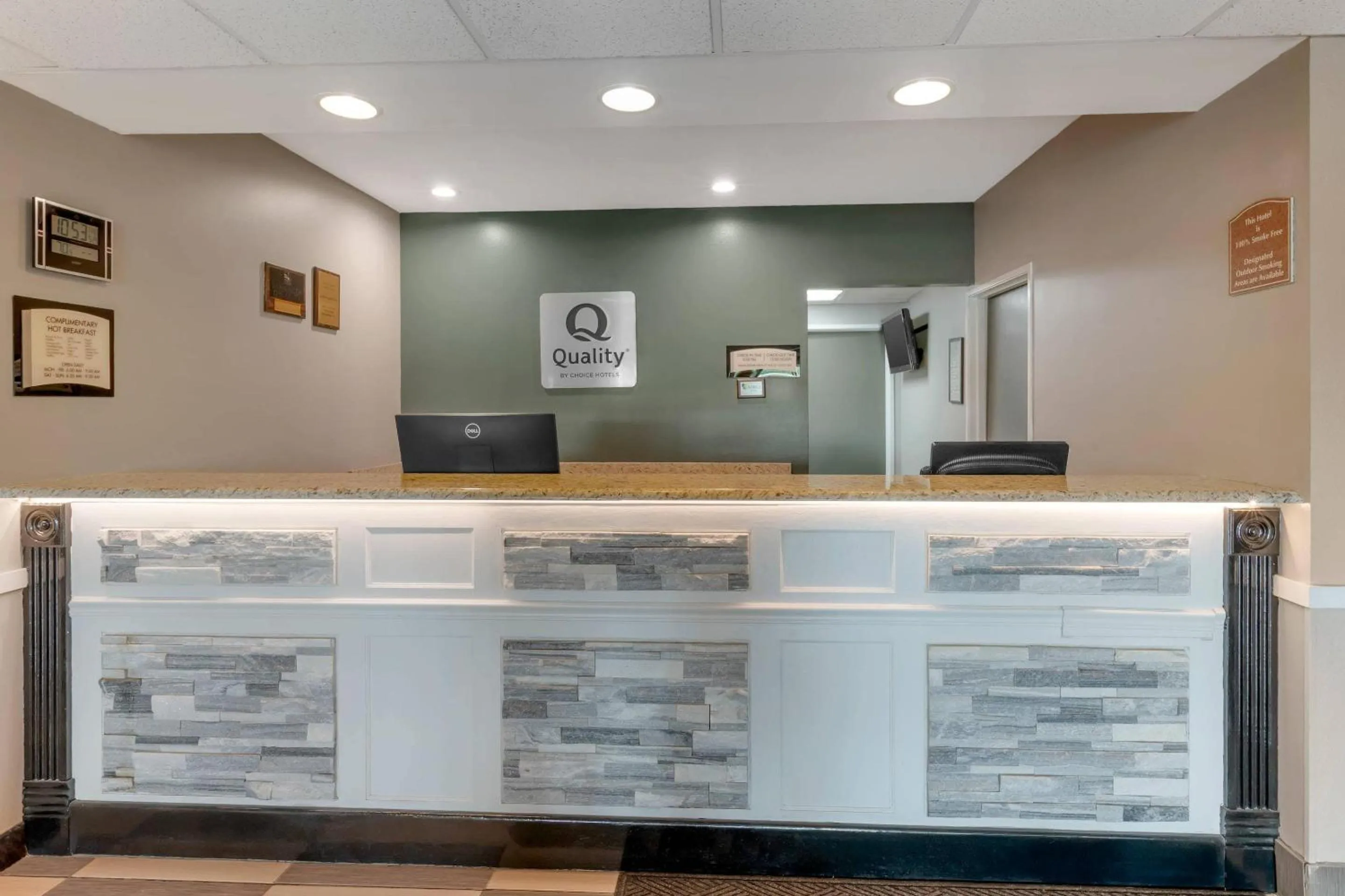 Lobby or reception in Quality Inn Mauston I-90