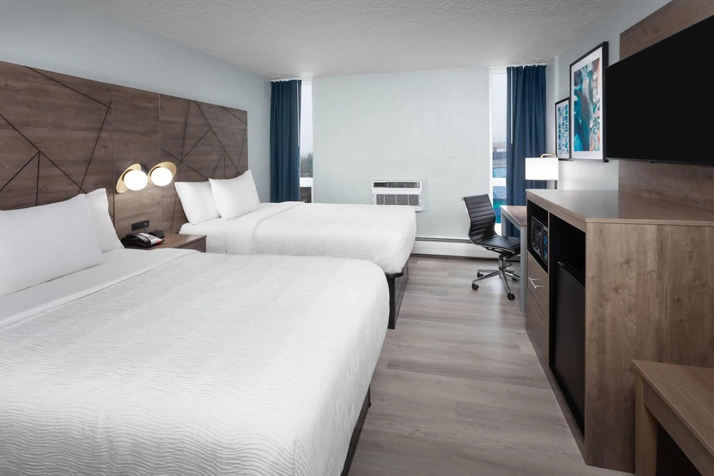 Photo of the whole room, Bed in Wingate by Wyndham Sheboygan