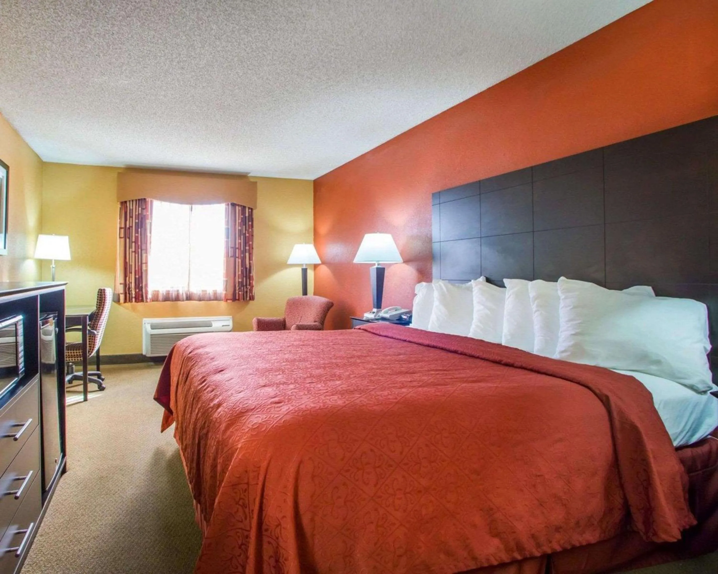 Photo of the whole room, Bed in Quality Inn & Suites Kimberly - Appleton East