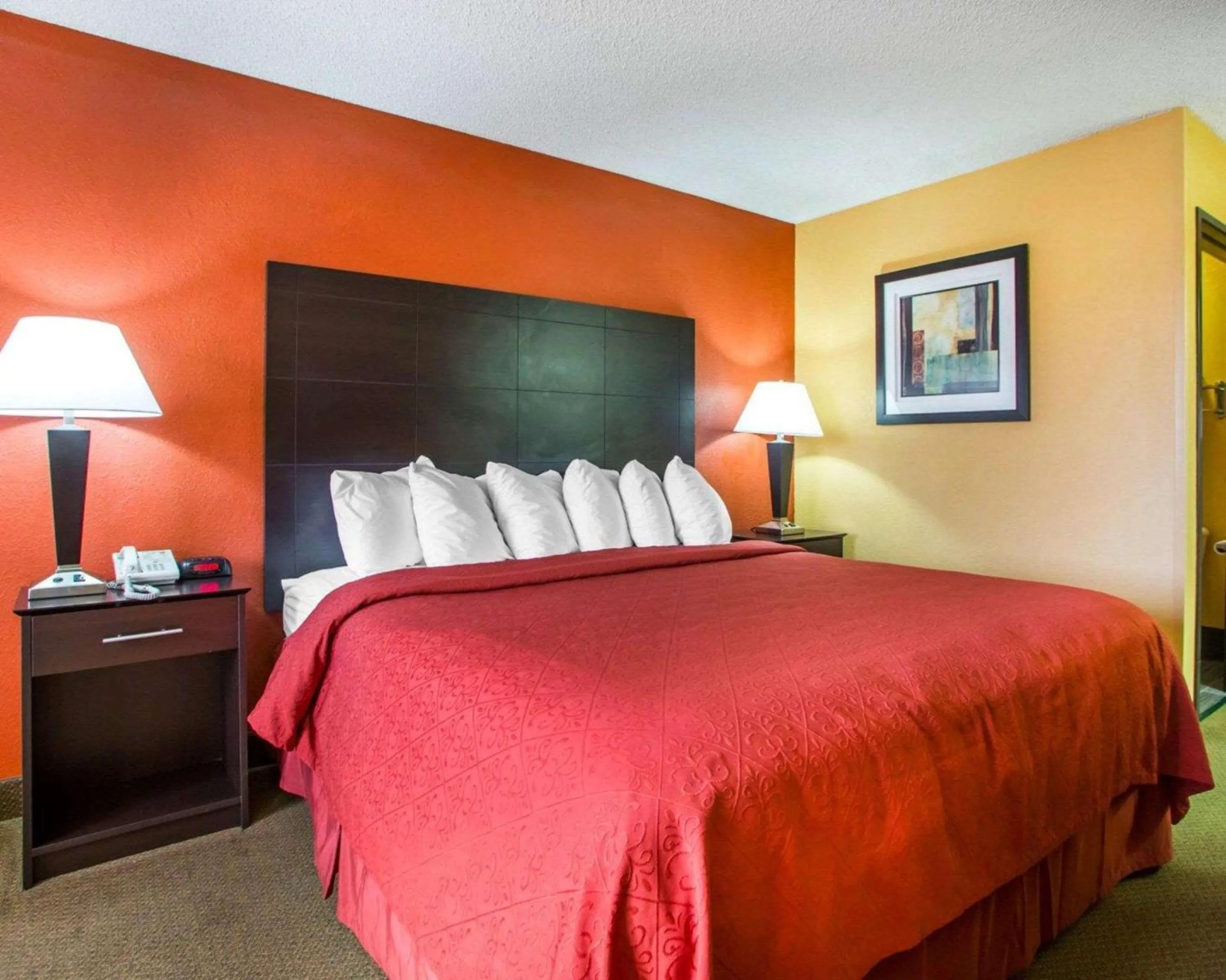 Photo of the whole room, Bed in Quality Inn & Suites Kimberly - Appleton East
