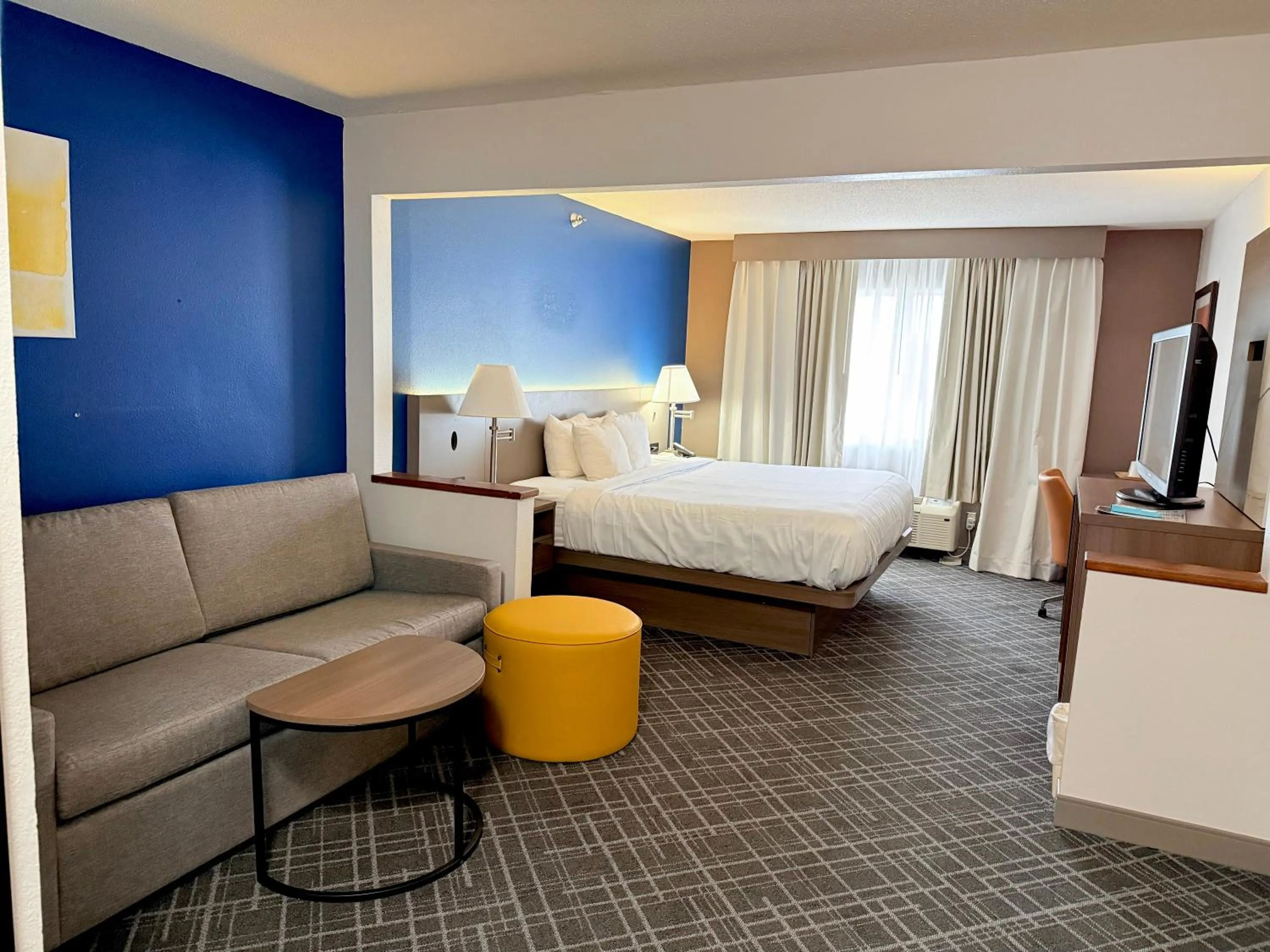 Bed in Quality Inn & Suites Wisconsin Dells Downtown - Waterparks Area Newly renovated 2026