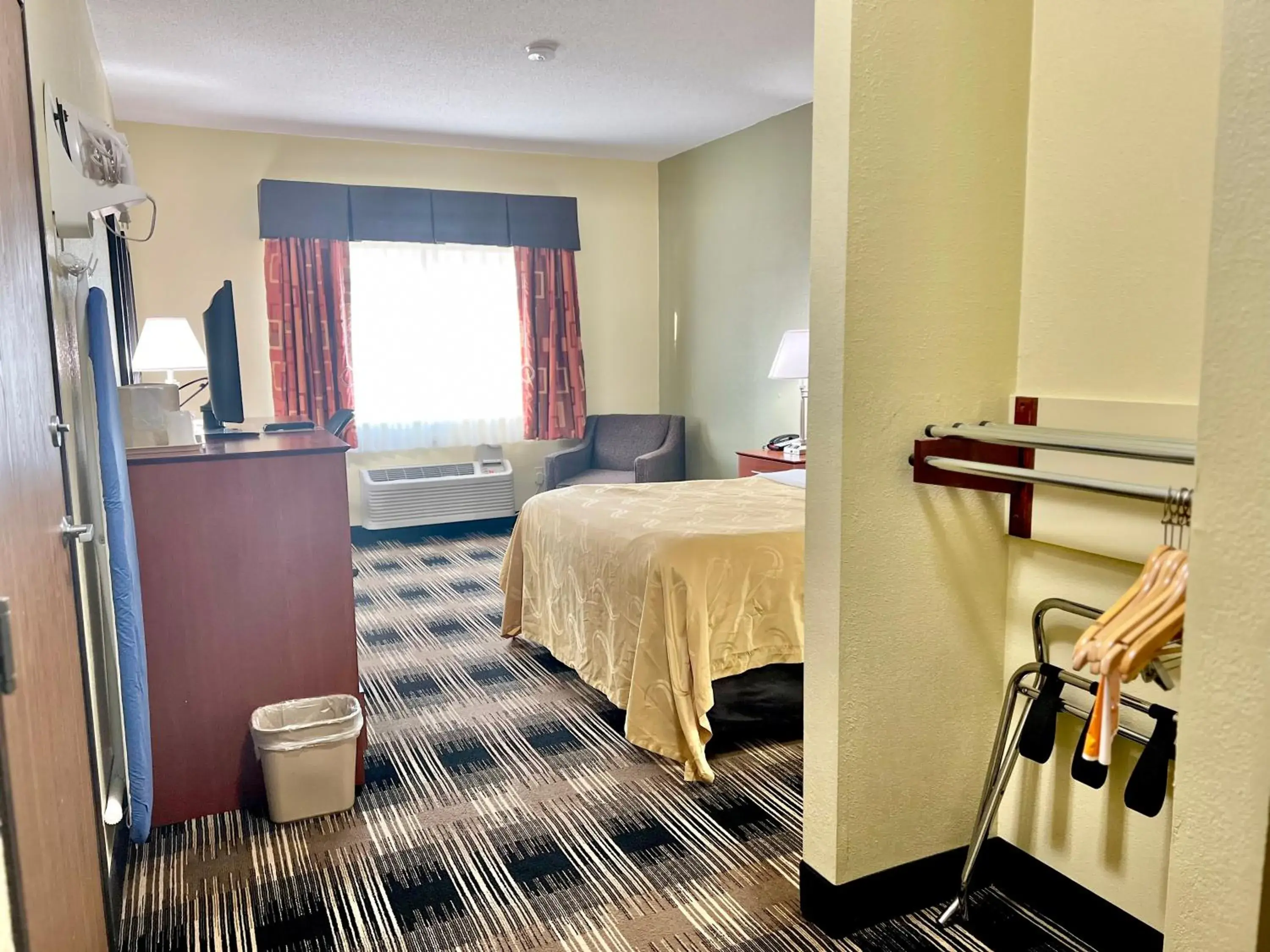 Queen Room - Accessible/Nonsmoking in Quality Inn & Suites Wisconsin Dells Downtown - Waterparks Area Queen Room - Accessible/Nonsmoking in Quality Inn & Suites Wisconsin Dells Downtown - Waterparks Area