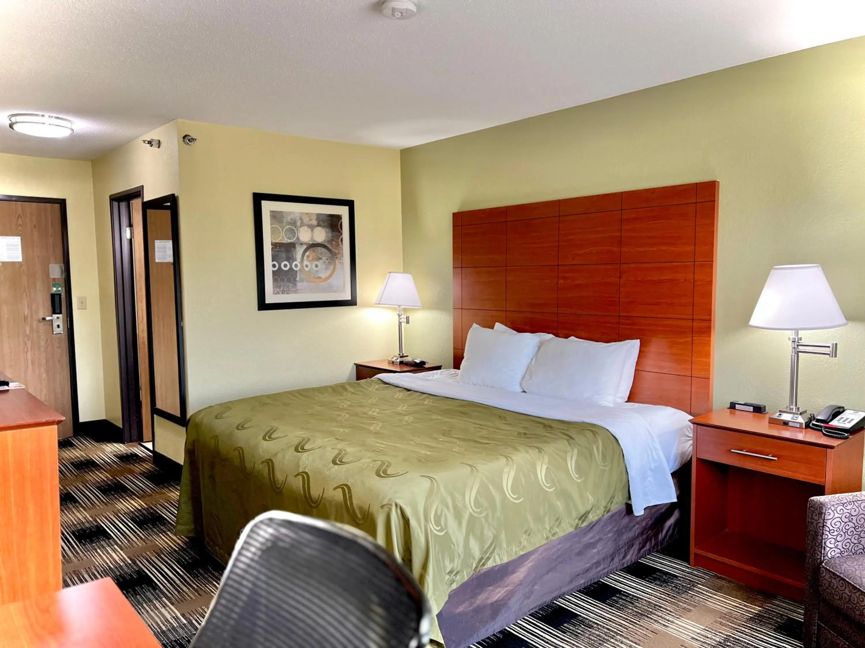 Bed in Quality Inn & Suites Wisconsin Dells Downtown - Waterparks Area