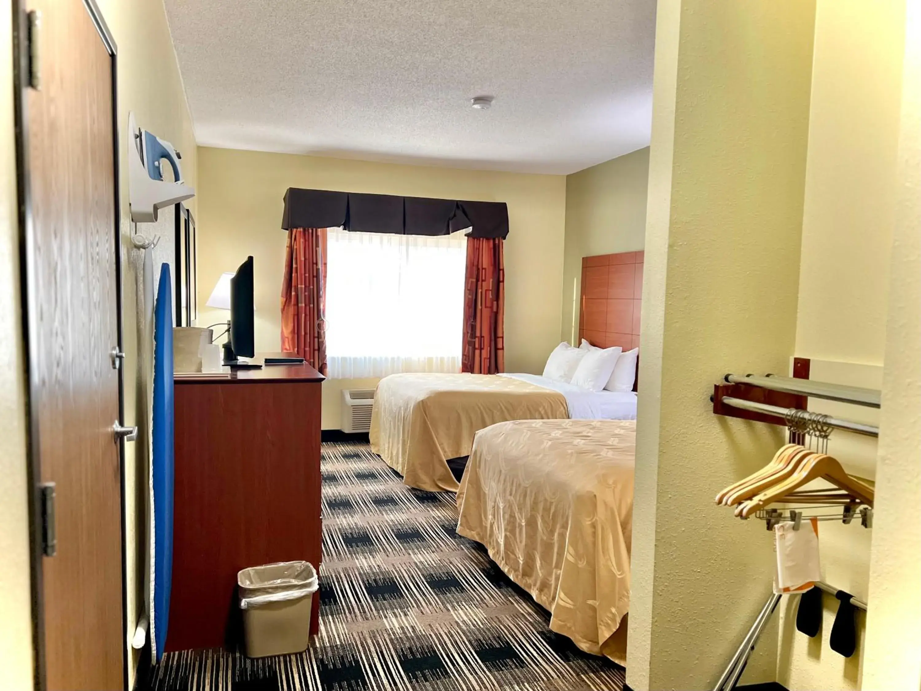Queen Room with Two Queen Beds - Accessible/Non-Smoking in Quality Inn & Suites Wisconsin Dells Downtown - Waterparks Area Queen Room with Two Queen Beds - Accessible/Non-Smoking in Quality Inn & Suites Wisconsin Dells Downtown - Waterparks Area