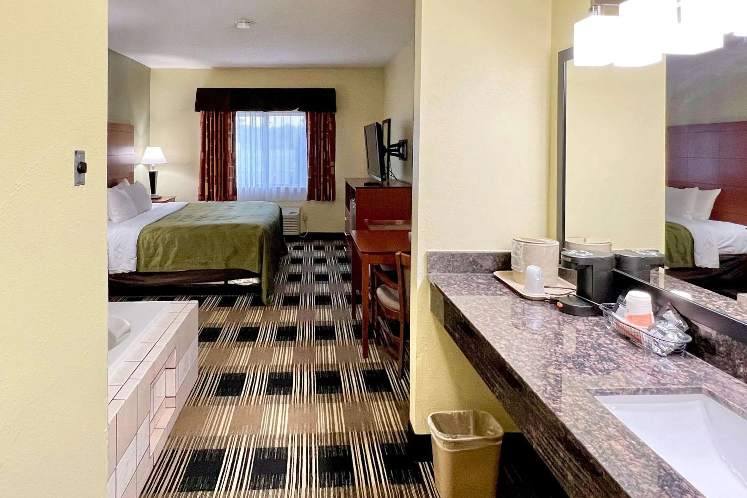 Bedroom, Bed in Quality Inn & Suites Wisconsin Dells Downtown - Waterparks Area