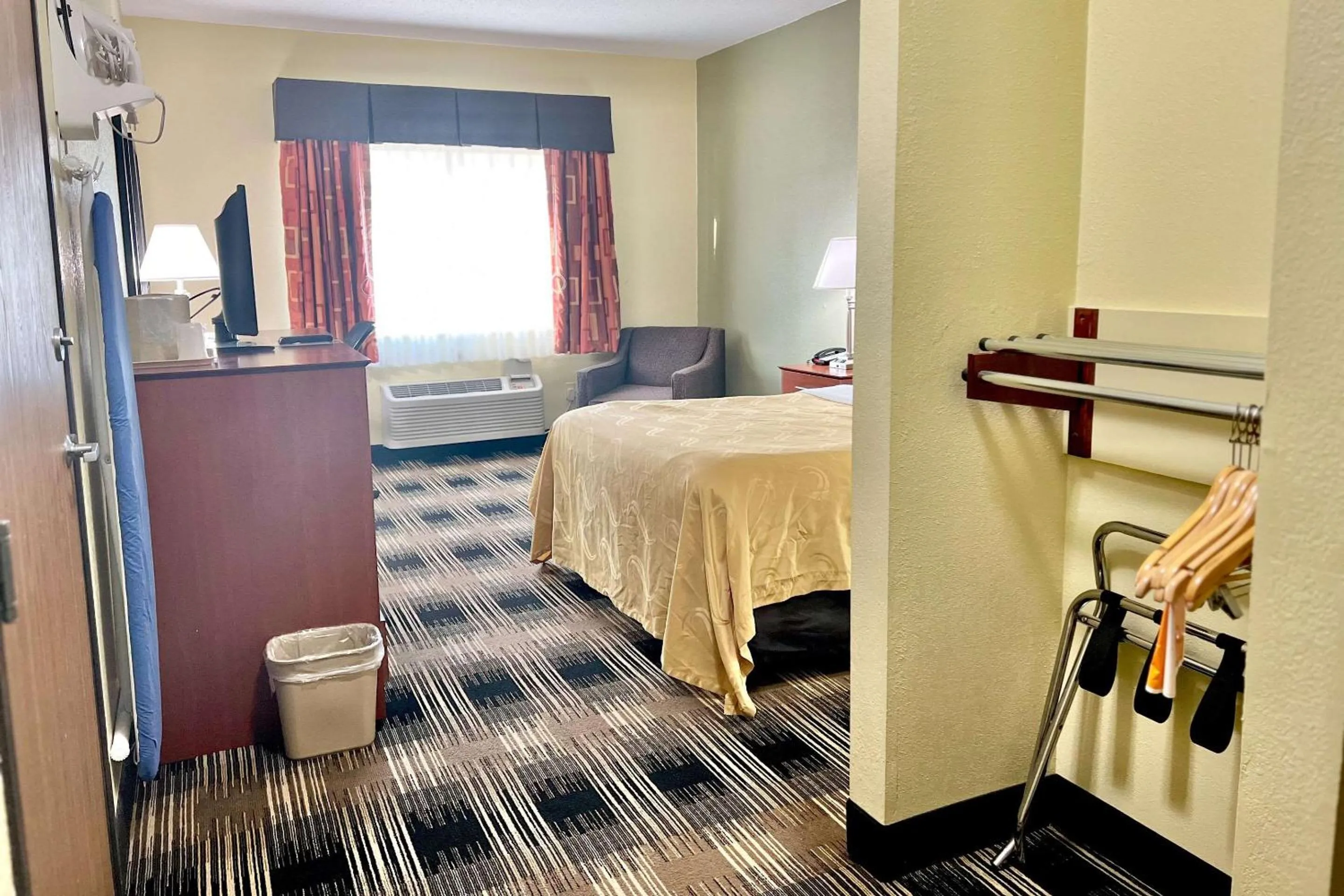 Bedroom, Bed in Quality Inn & Suites Wisconsin Dells Downtown - Waterparks Area