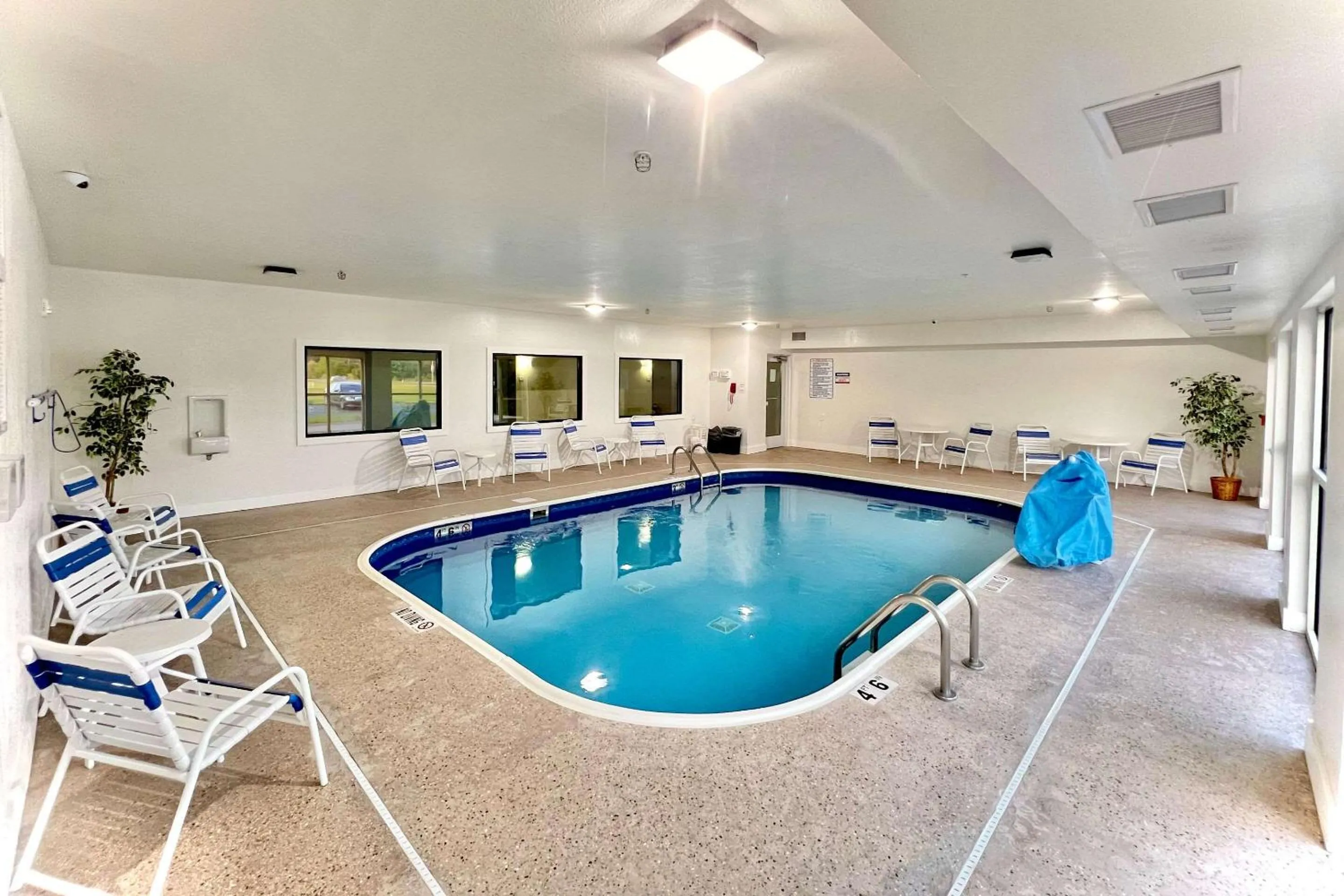Swimming pool in Quality Inn & Suites Wisconsin Dells Downtown - Waterparks Area