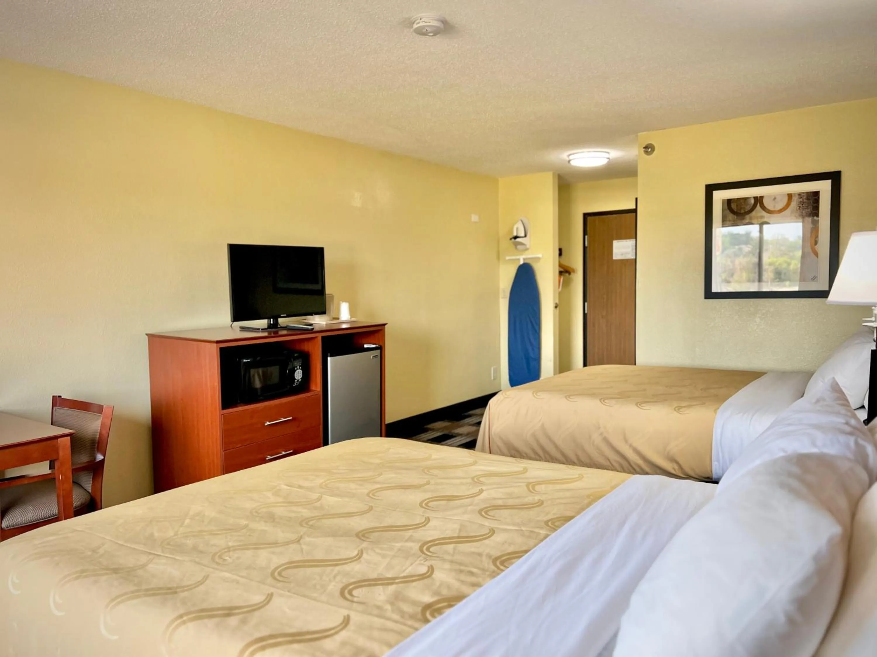 Bedroom, Bed in Quality Inn & Suites Wisconsin Dells Downtown - Waterparks Area