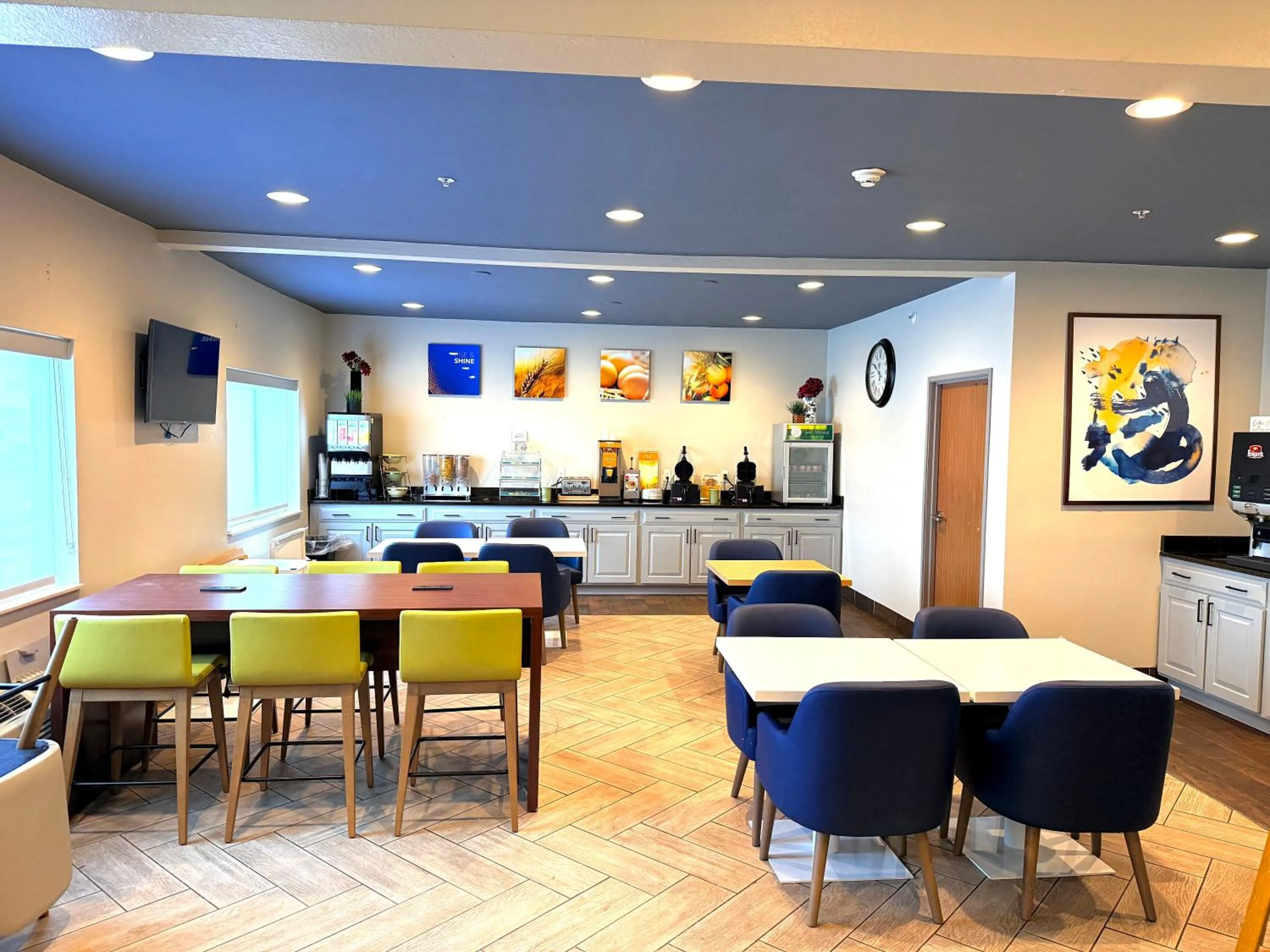 Quality Inn & Suites Wisconsin Dells Downtown - Waterparks Area Newly renovated 2026