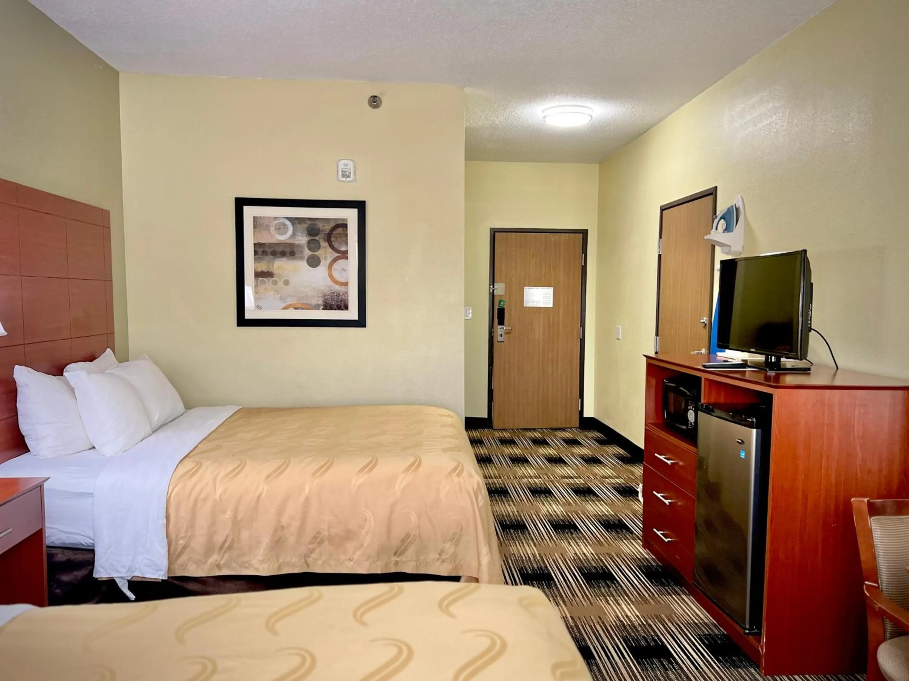 Bed in Quality Inn & Suites Wisconsin Dells Downtown - Waterparks Area