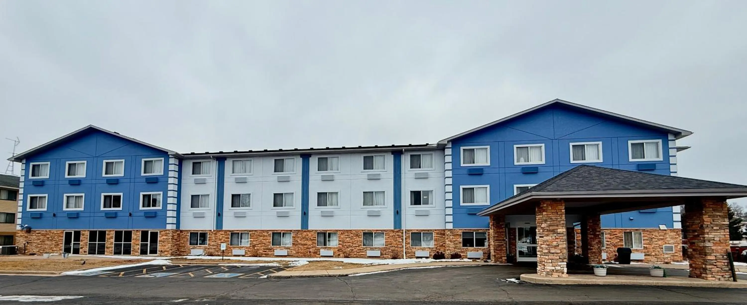 Quality Inn & Suites Wisconsin Dells Downtown - Waterparks Area Newly renovated 2026