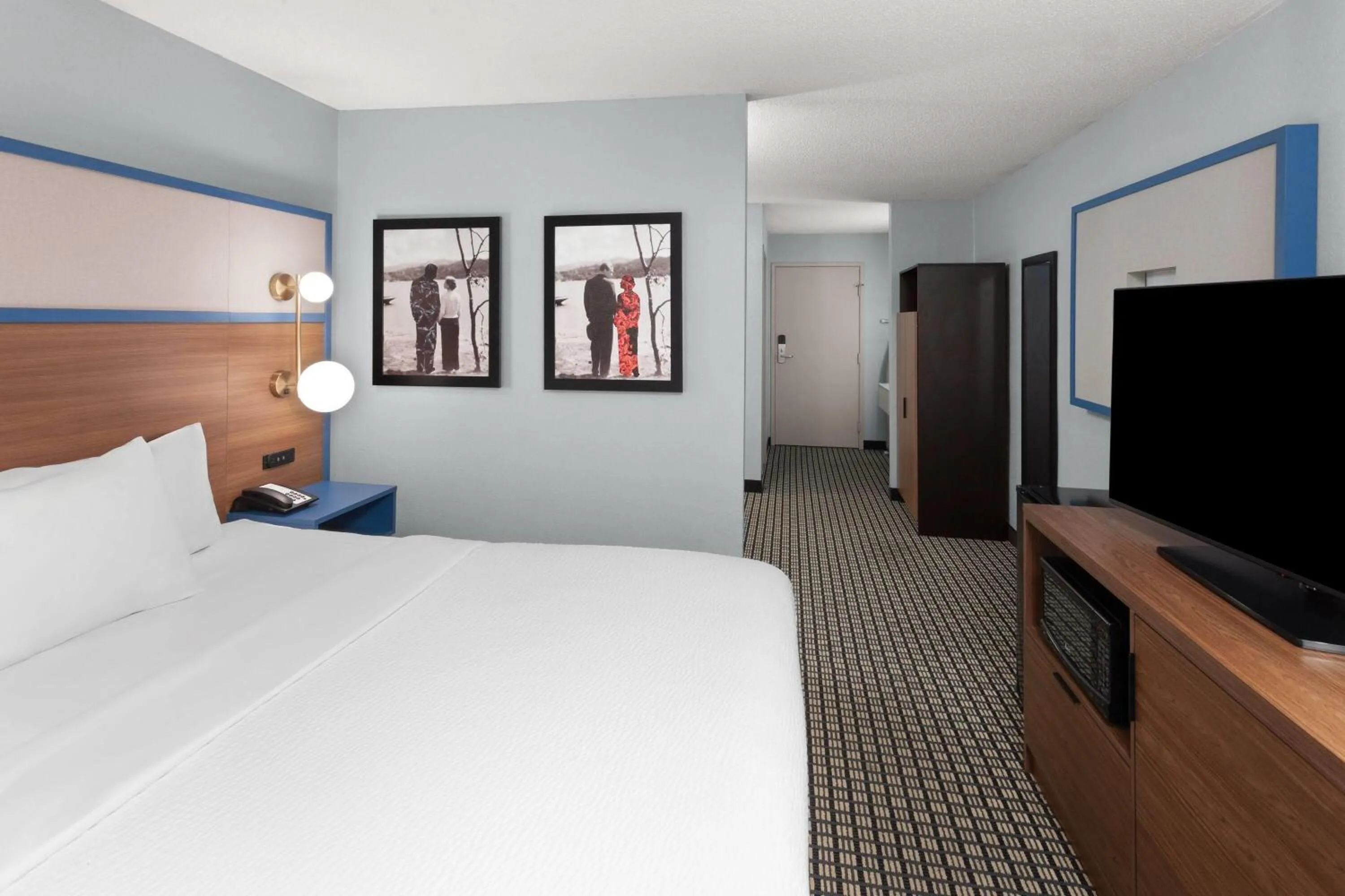 Photo of the whole room, Bed in AmericInn by Wyndham Reedsburg