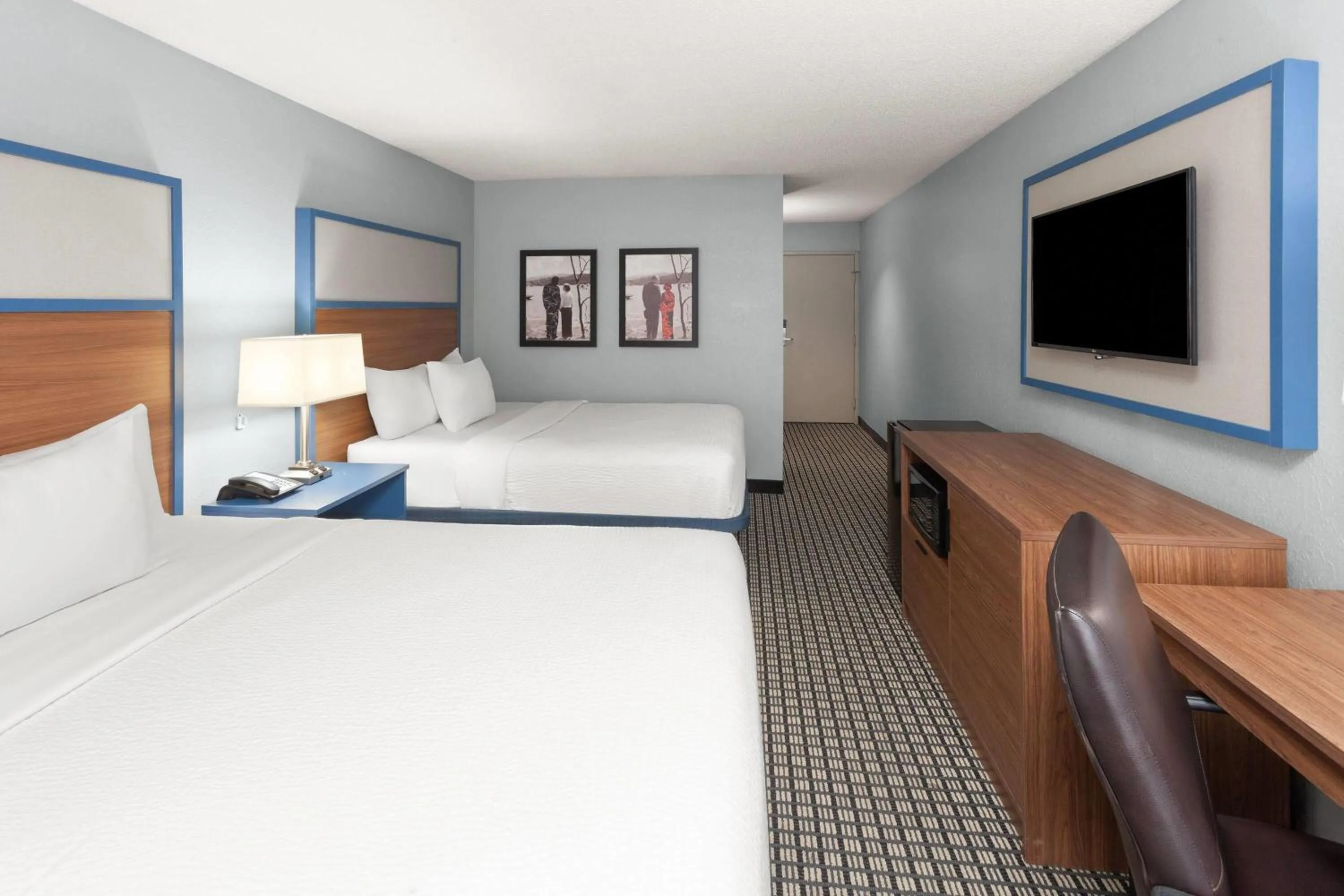 Photo of the whole room, Bed in AmericInn by Wyndham Reedsburg