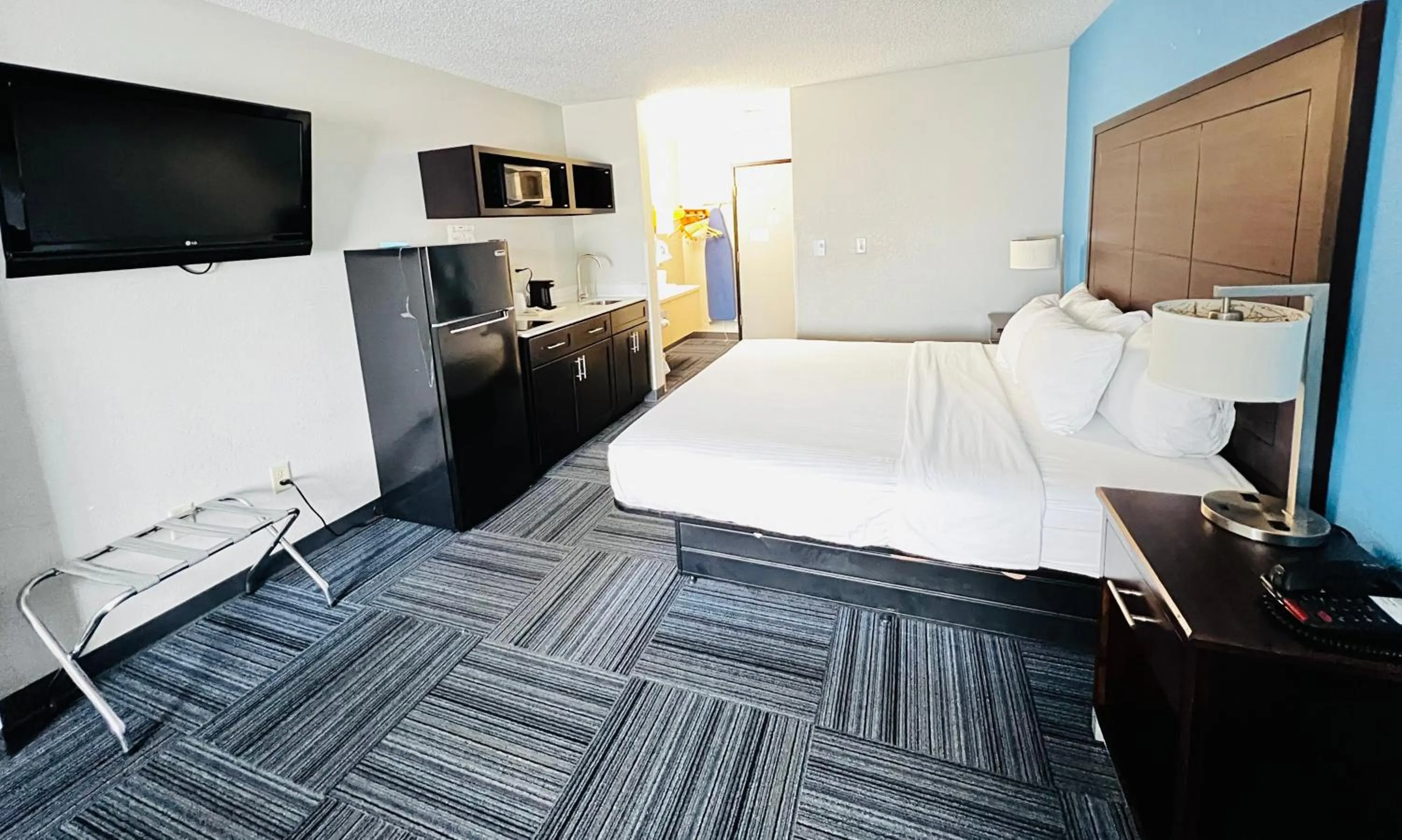 Bedroom, Bed in Baymont by Wyndham Marinette