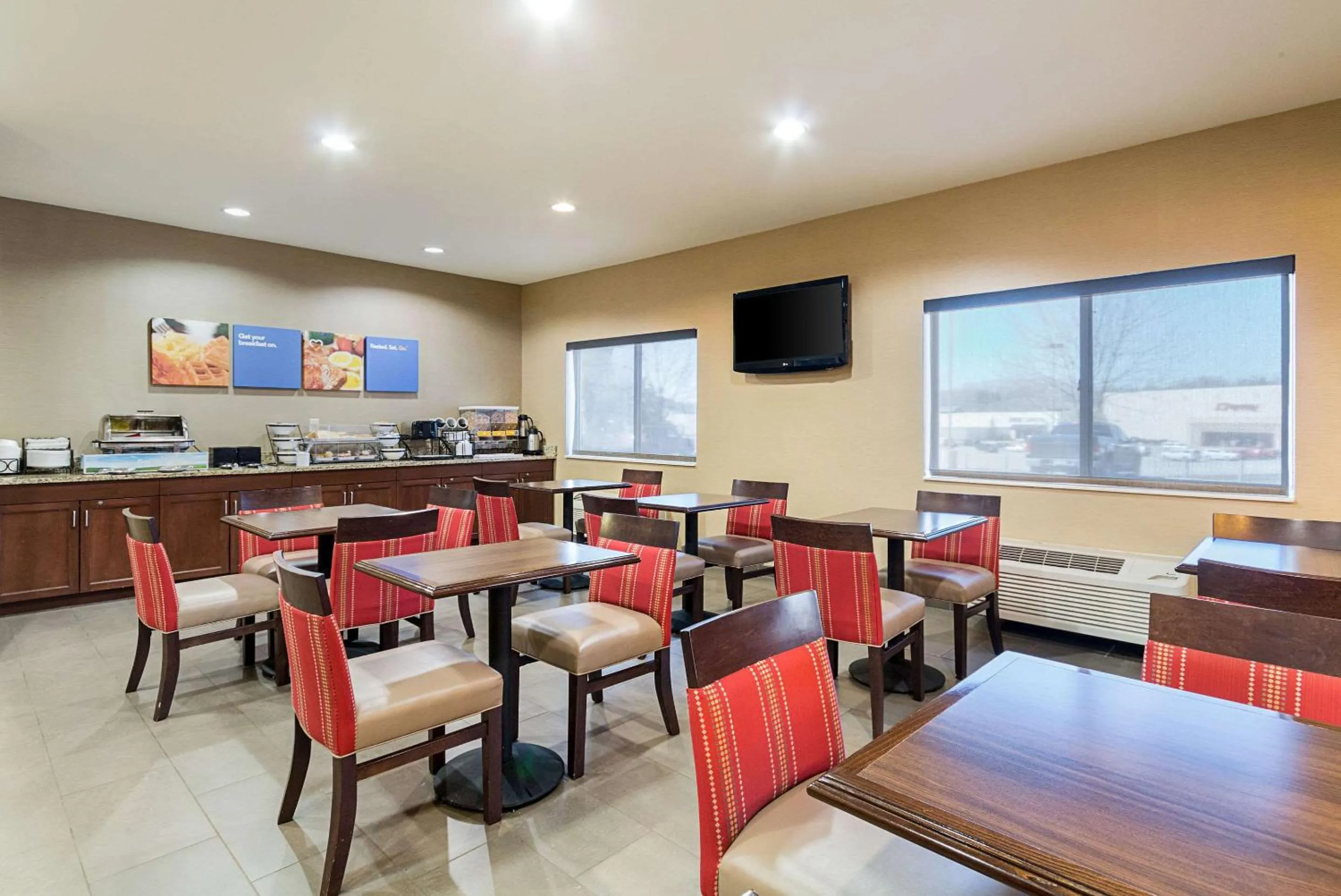 Restaurant/places to eat in Comfort Inn Barboursville near Huntington Mall area