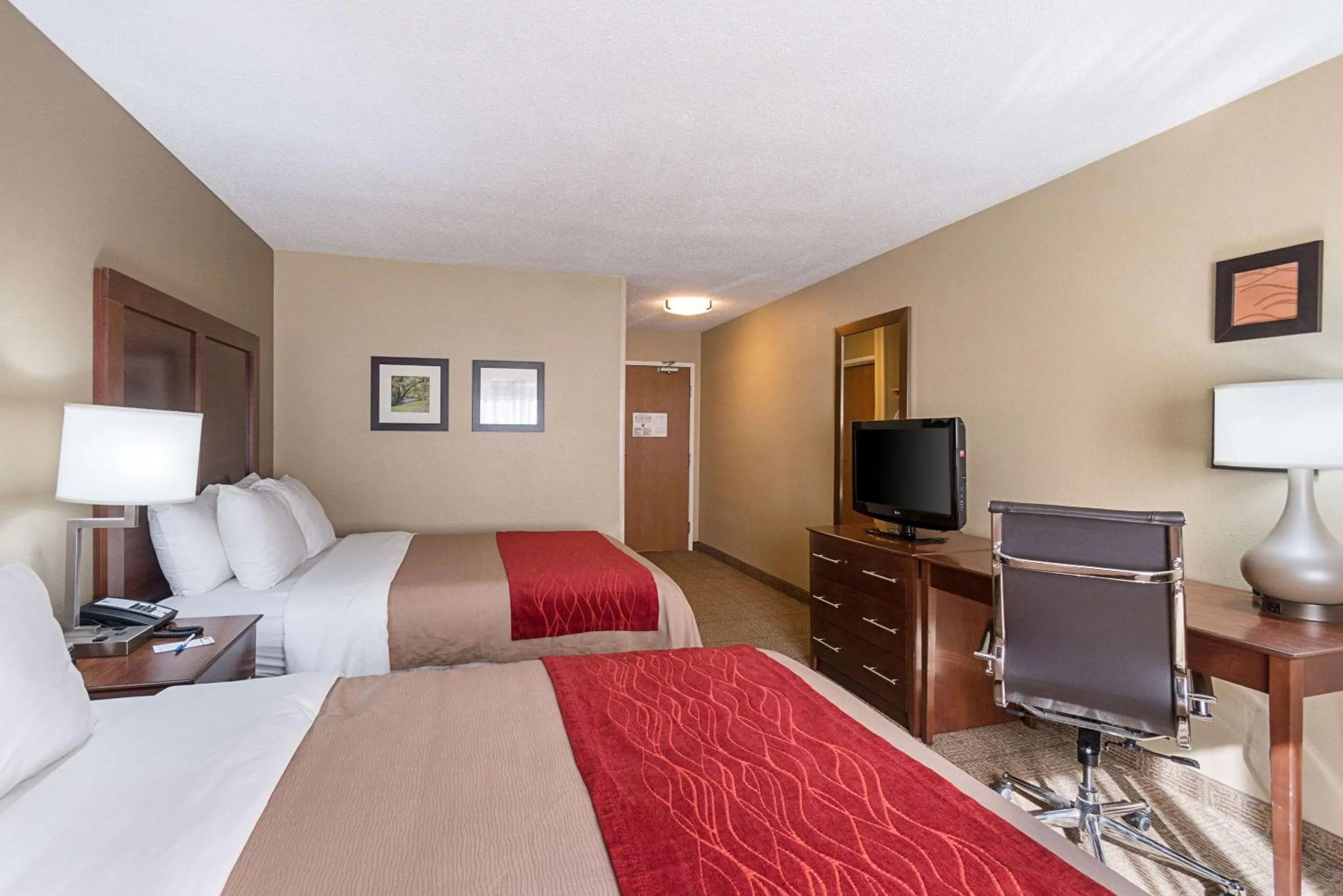 Photo of the whole room, Bed in Comfort Inn Barboursville near Huntington Mall area