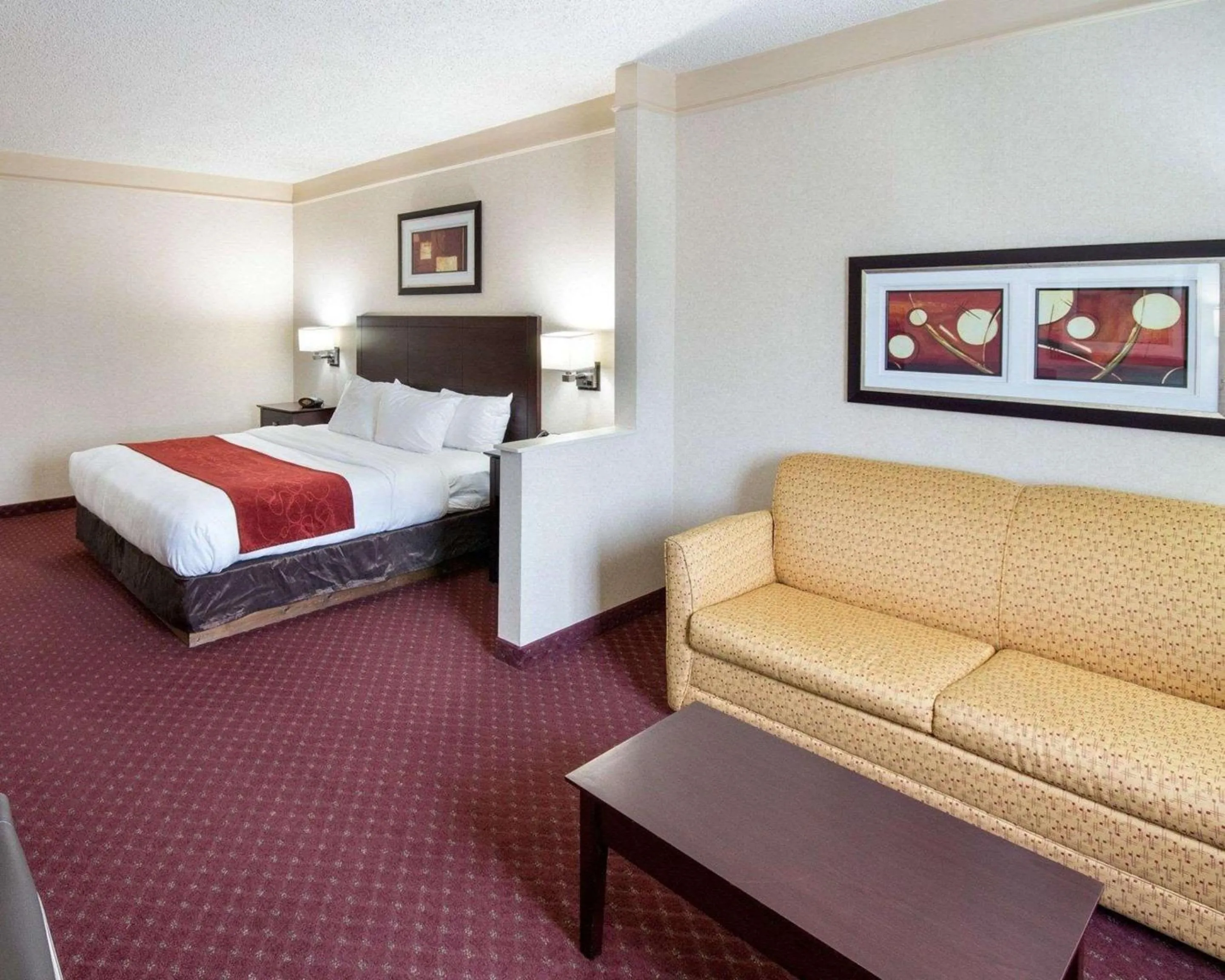 Bedroom, Bed in Comfort Suites Parkersburg South
