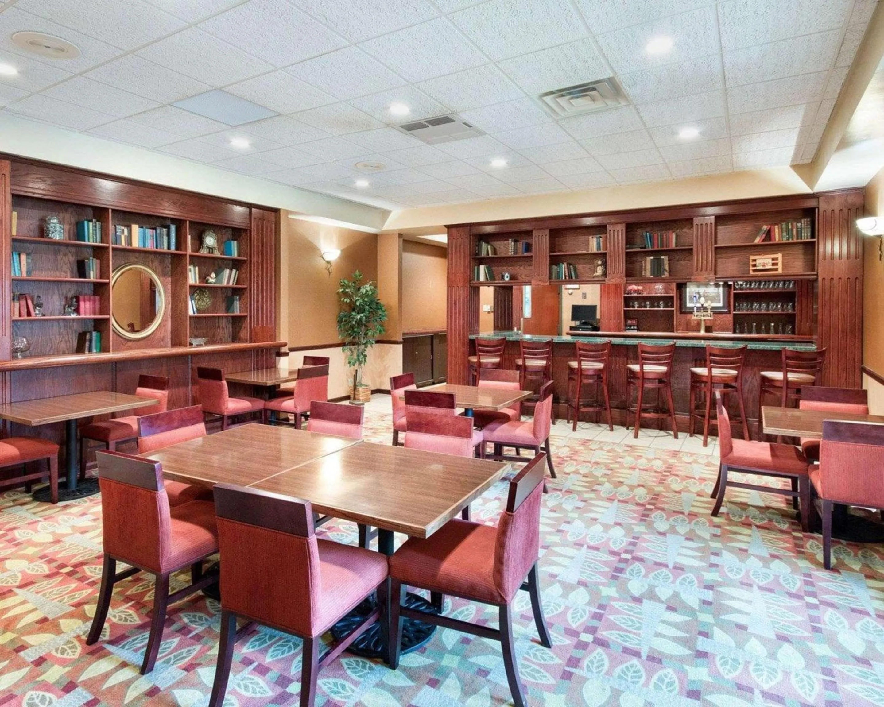 Restaurant/places to eat in Comfort Suites Parkersburg South