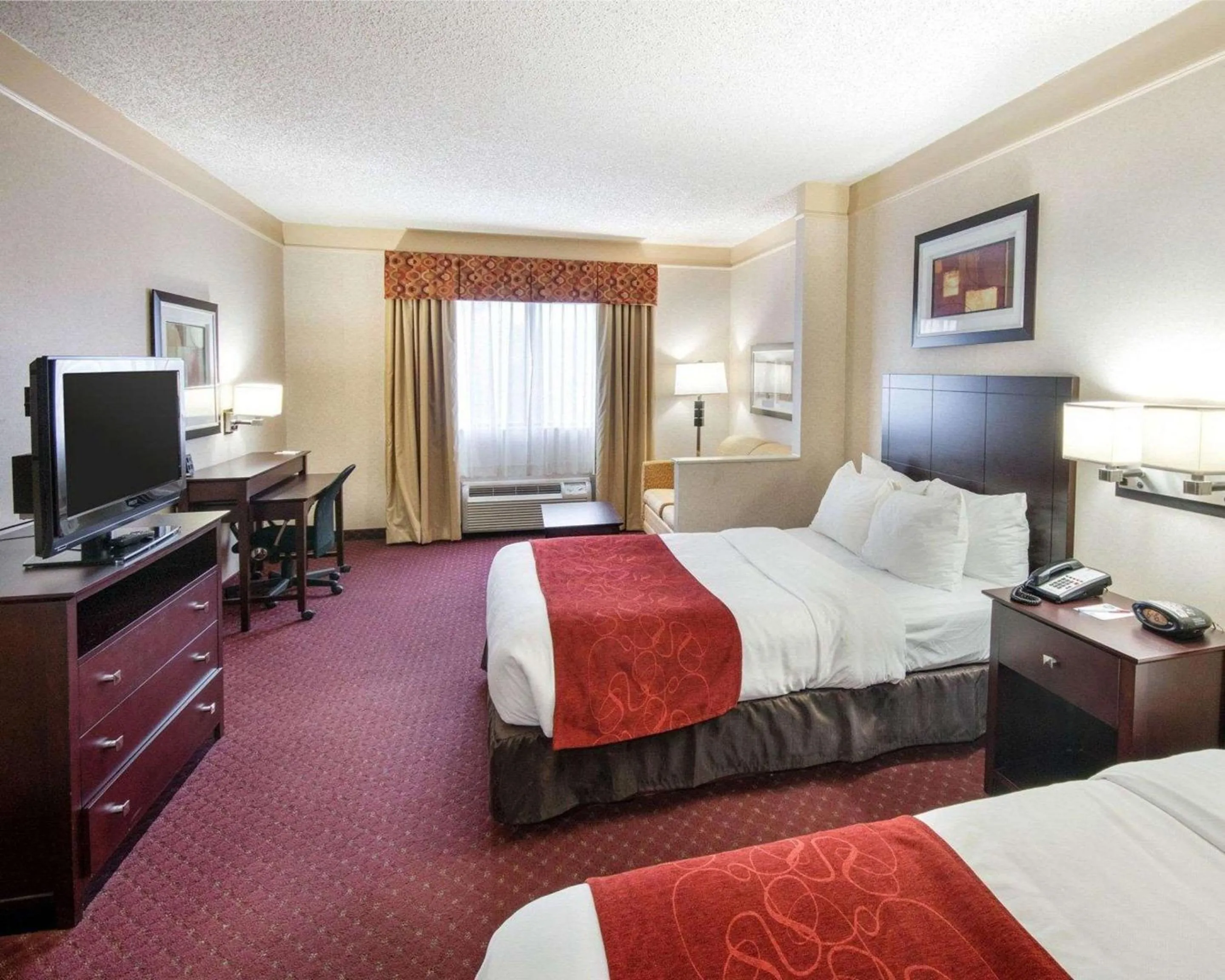 Bedroom, Bed in Comfort Suites Parkersburg South