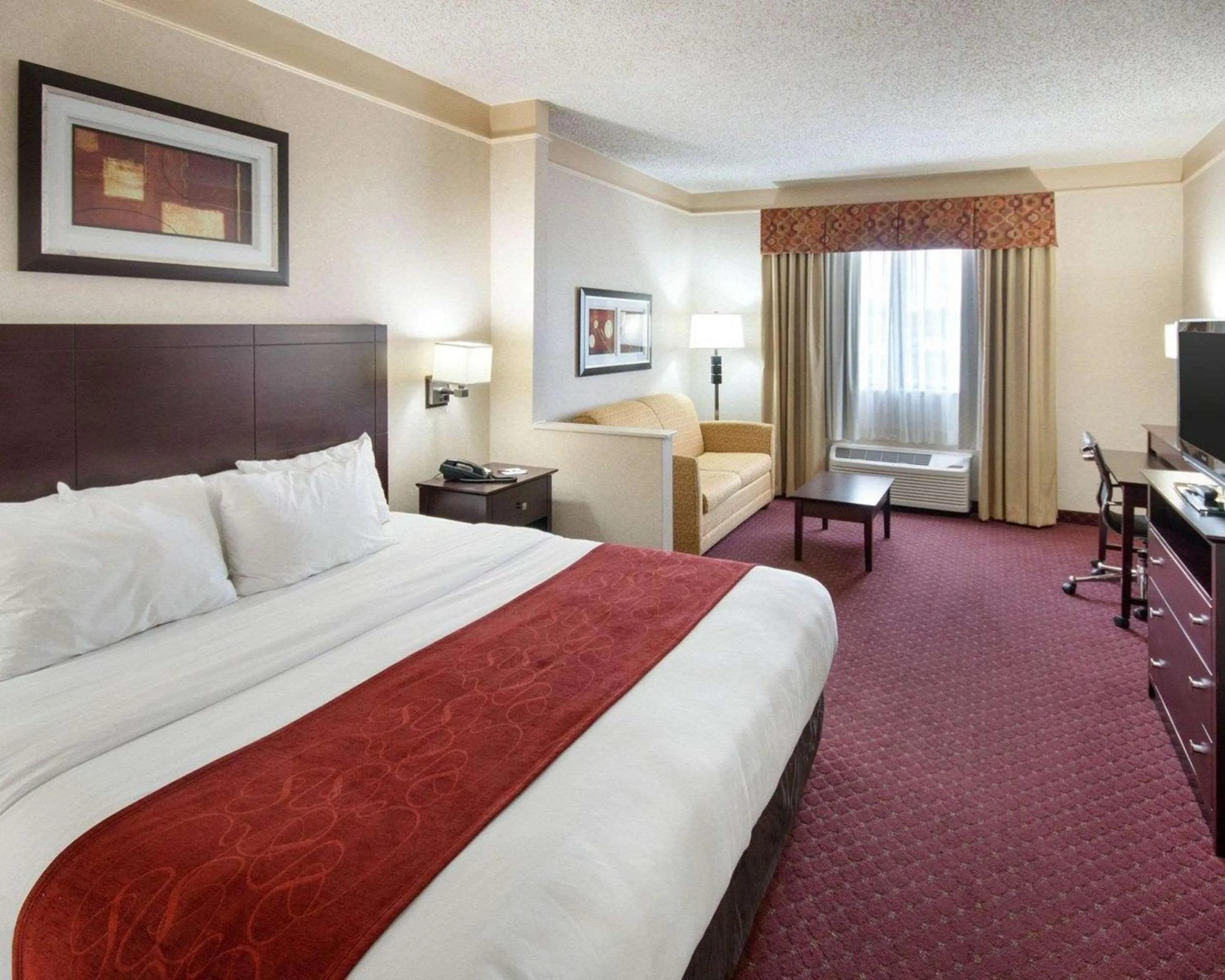 Bedroom, Bed in Comfort Suites Parkersburg South