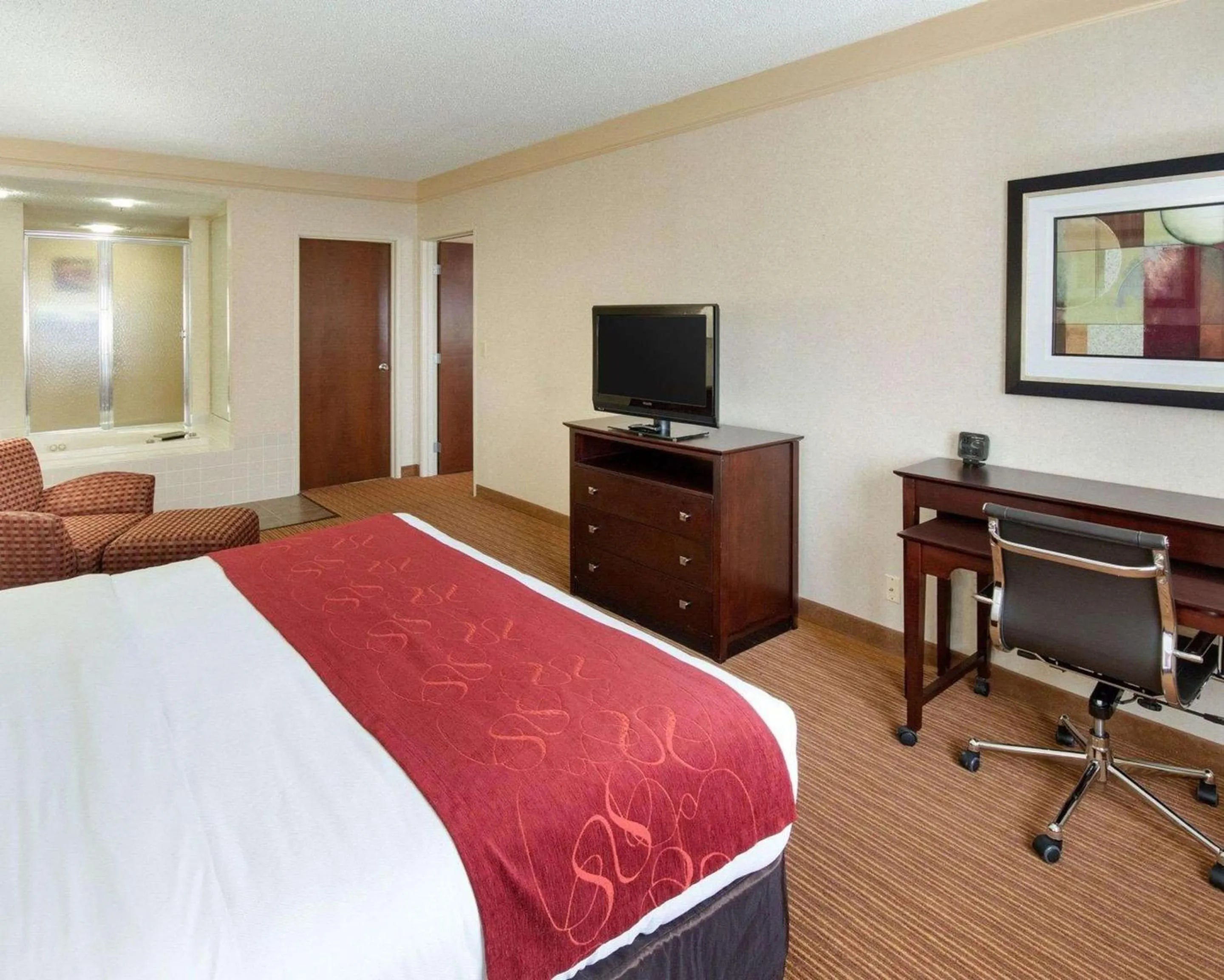 Bedroom, Bed in Comfort Suites Parkersburg South