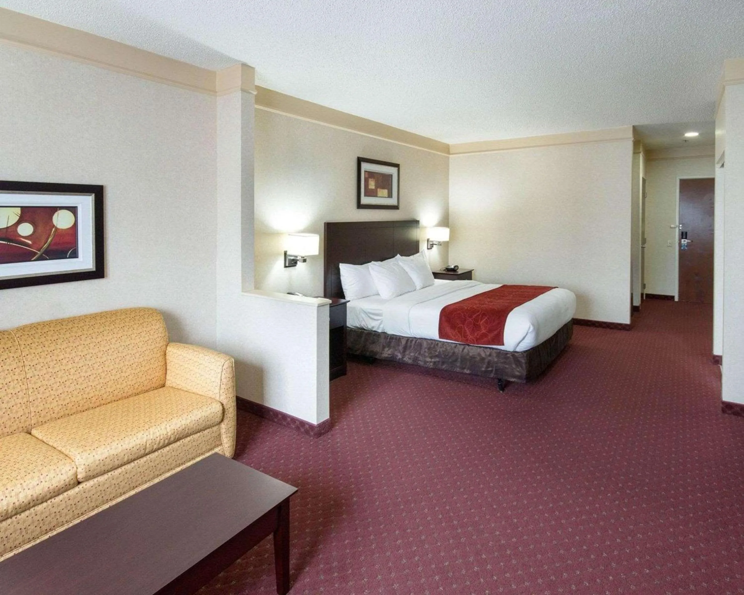 Bedroom, Bed in Comfort Suites Parkersburg South