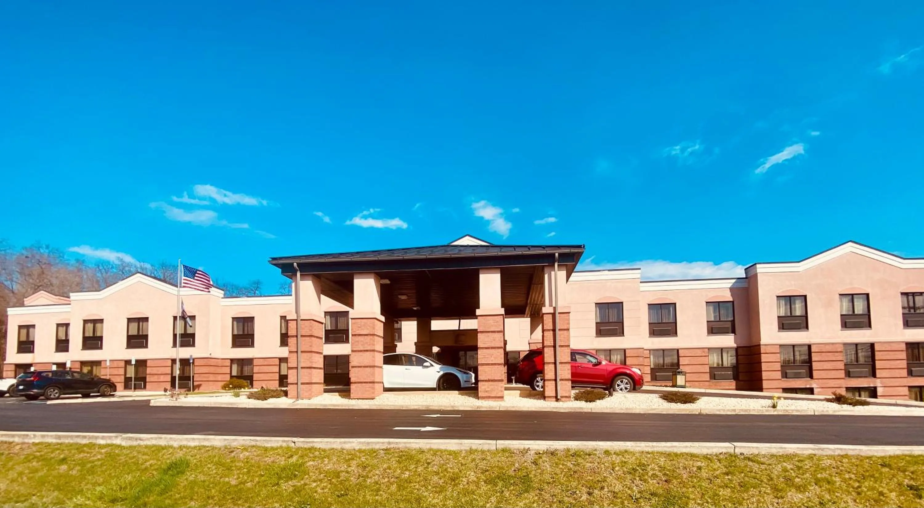 Property building in Quality Inn & Suites Kearneysville - Martinsburg