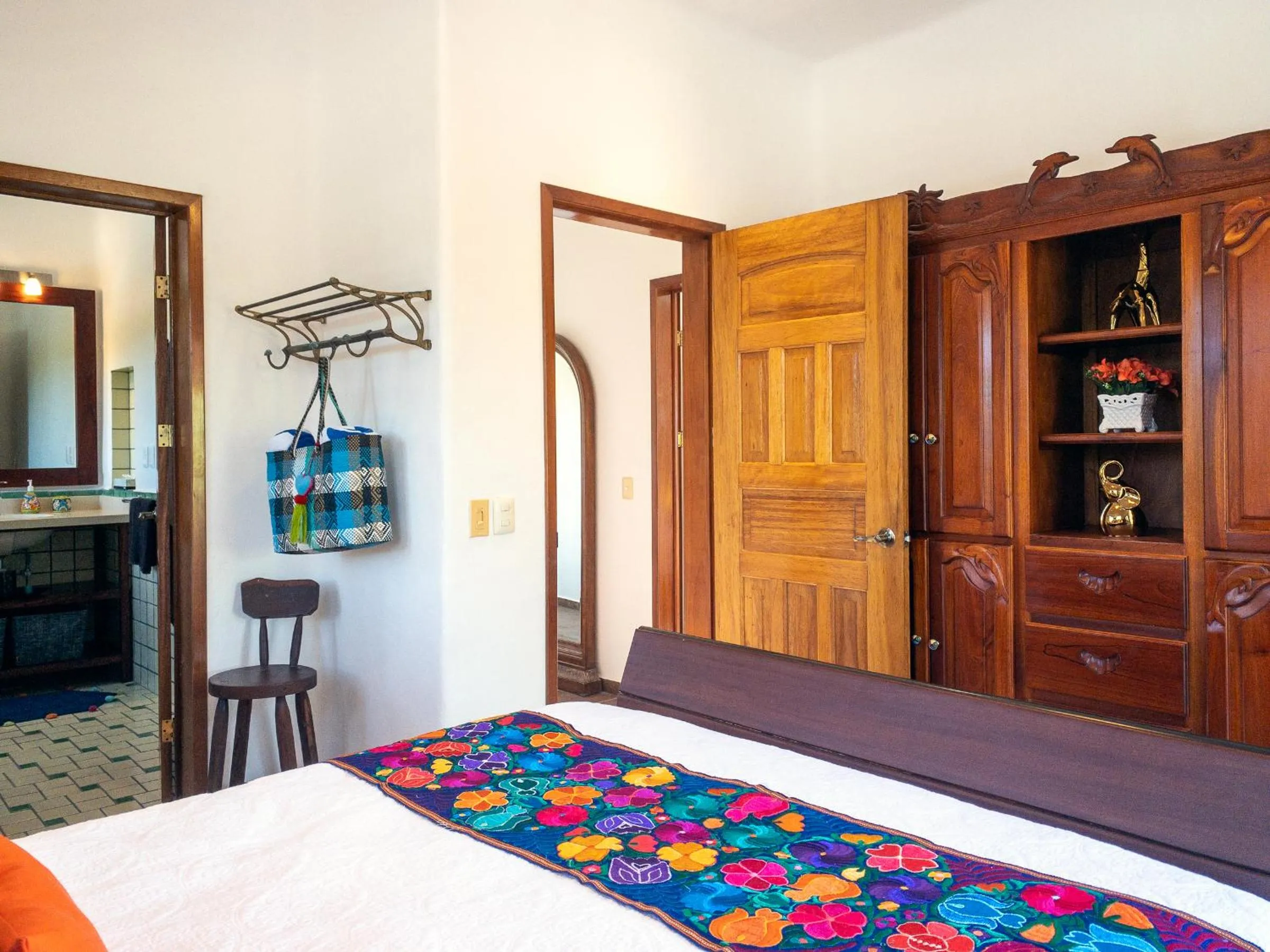 Shower, Bed in Casa Zarah - Hacienda Family Home - Pool and 2-Block to Beach