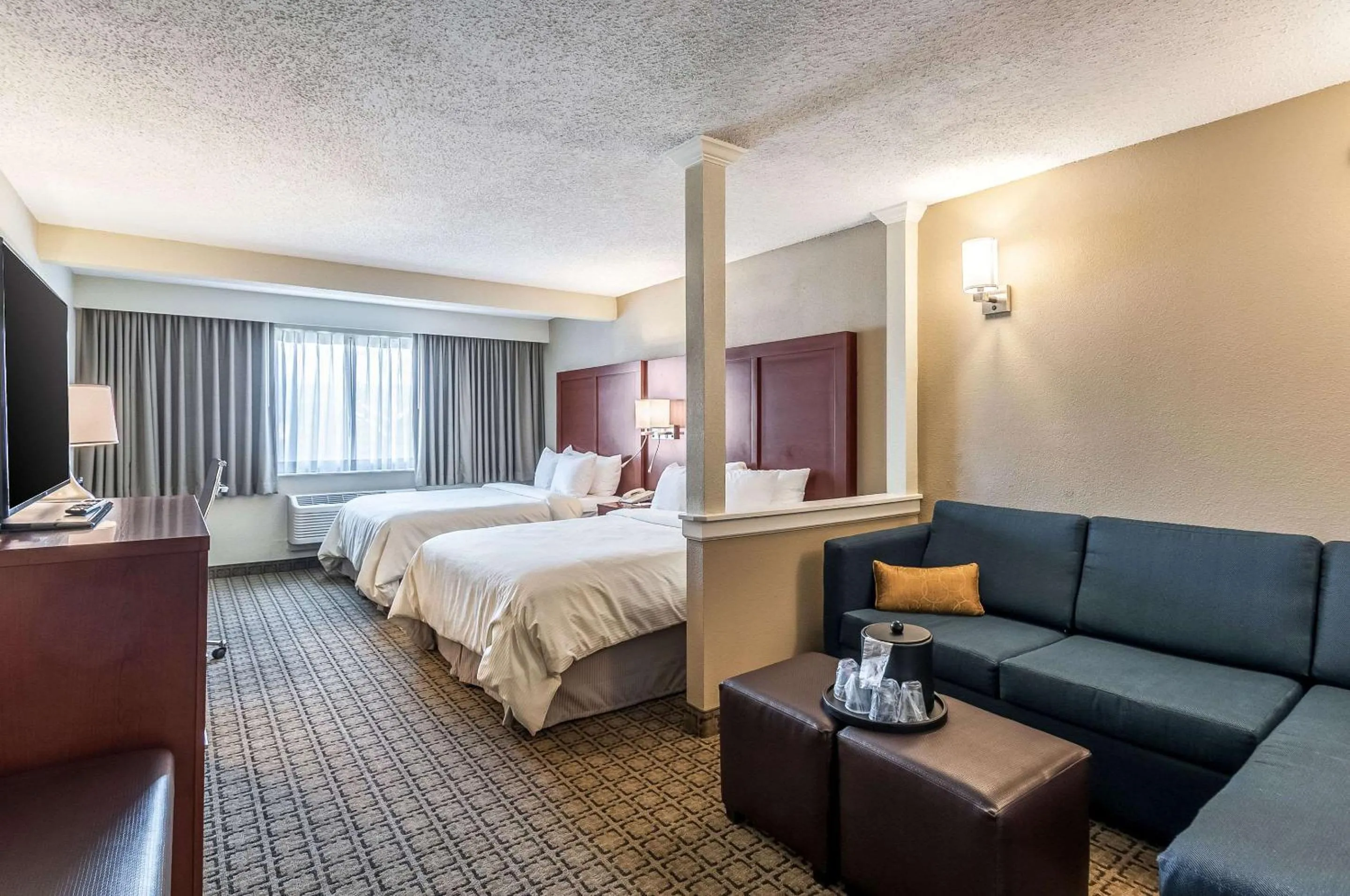 Bedroom, Bed in Clarion Inn Harpers Ferry-Charles Town