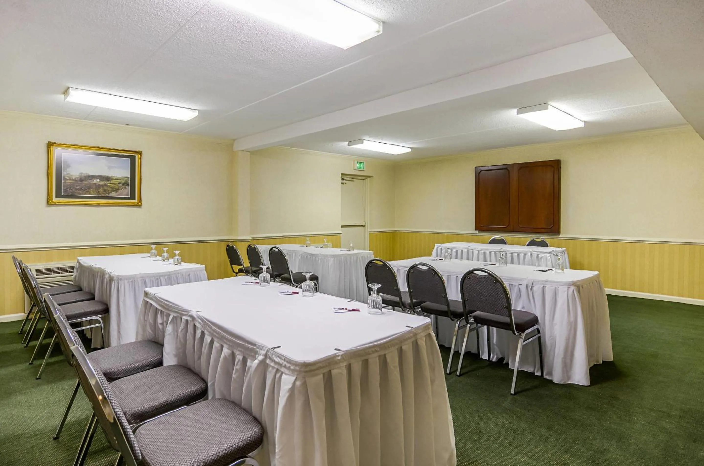 Meeting/conference room in Clarion Inn Harpers Ferry-Charles Town