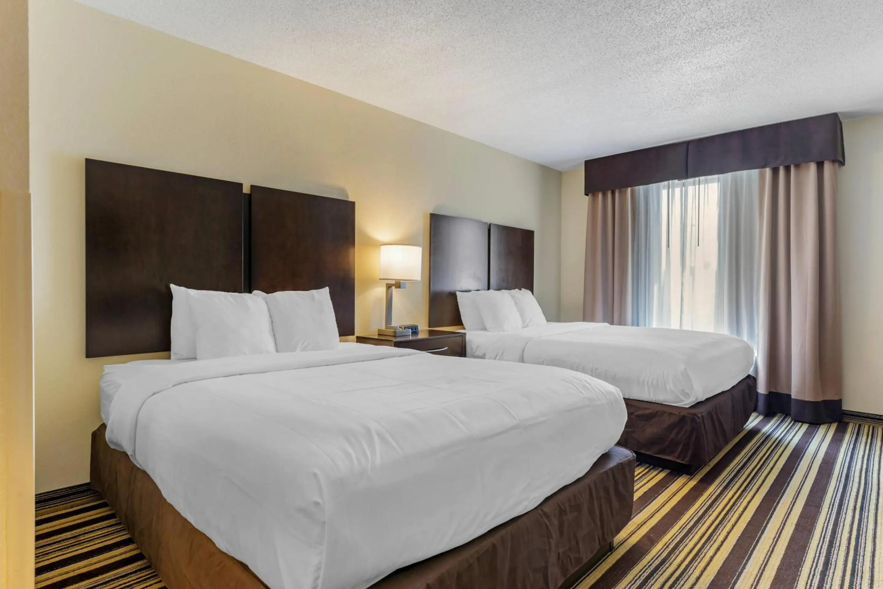 Bedroom, Bed in Comfort Inn & Suites Triadelphia - Wheeling