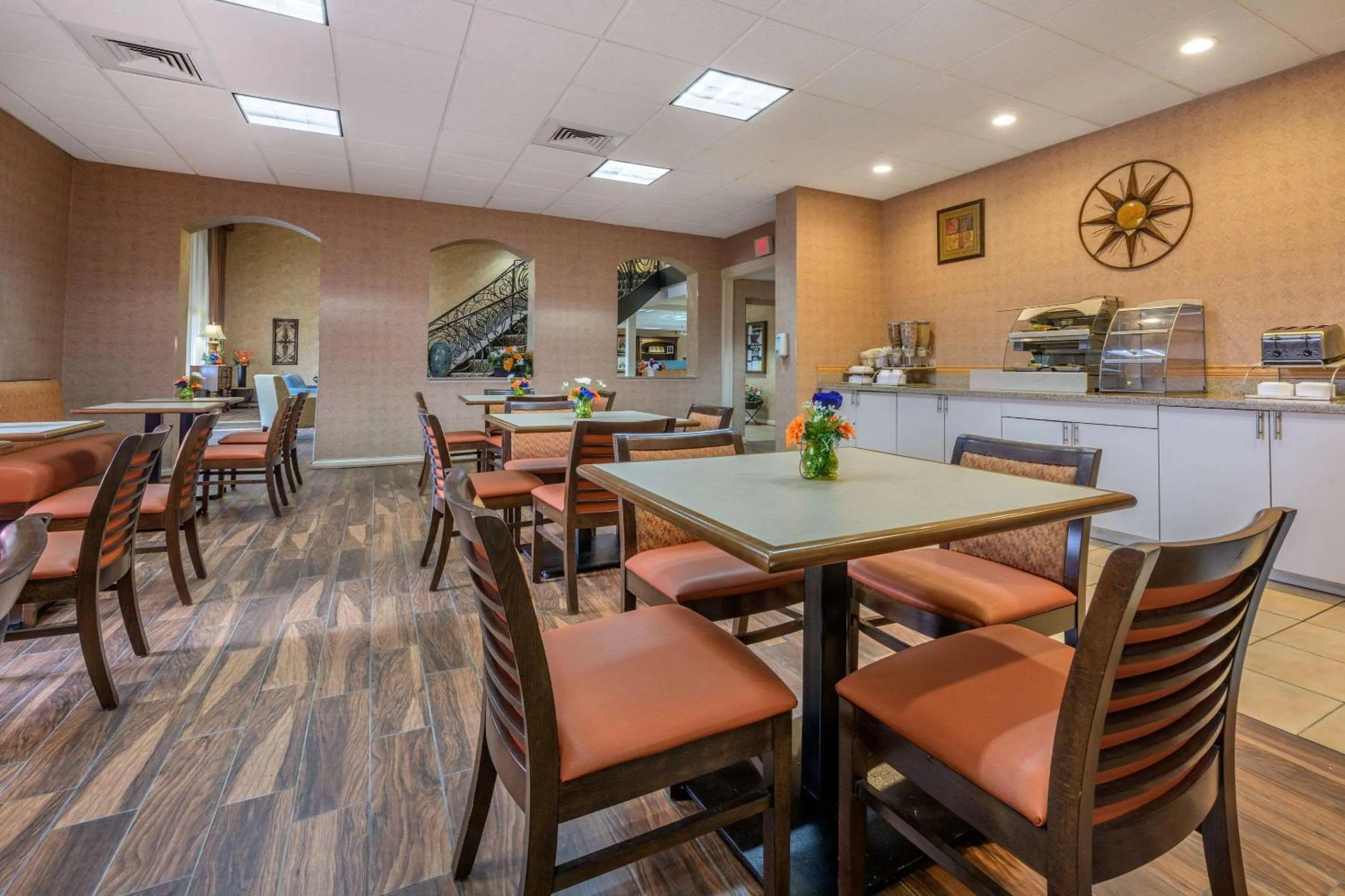 Restaurant/places to eat in Econo Lodge Inn & Suites Triadelphia - Wheeling