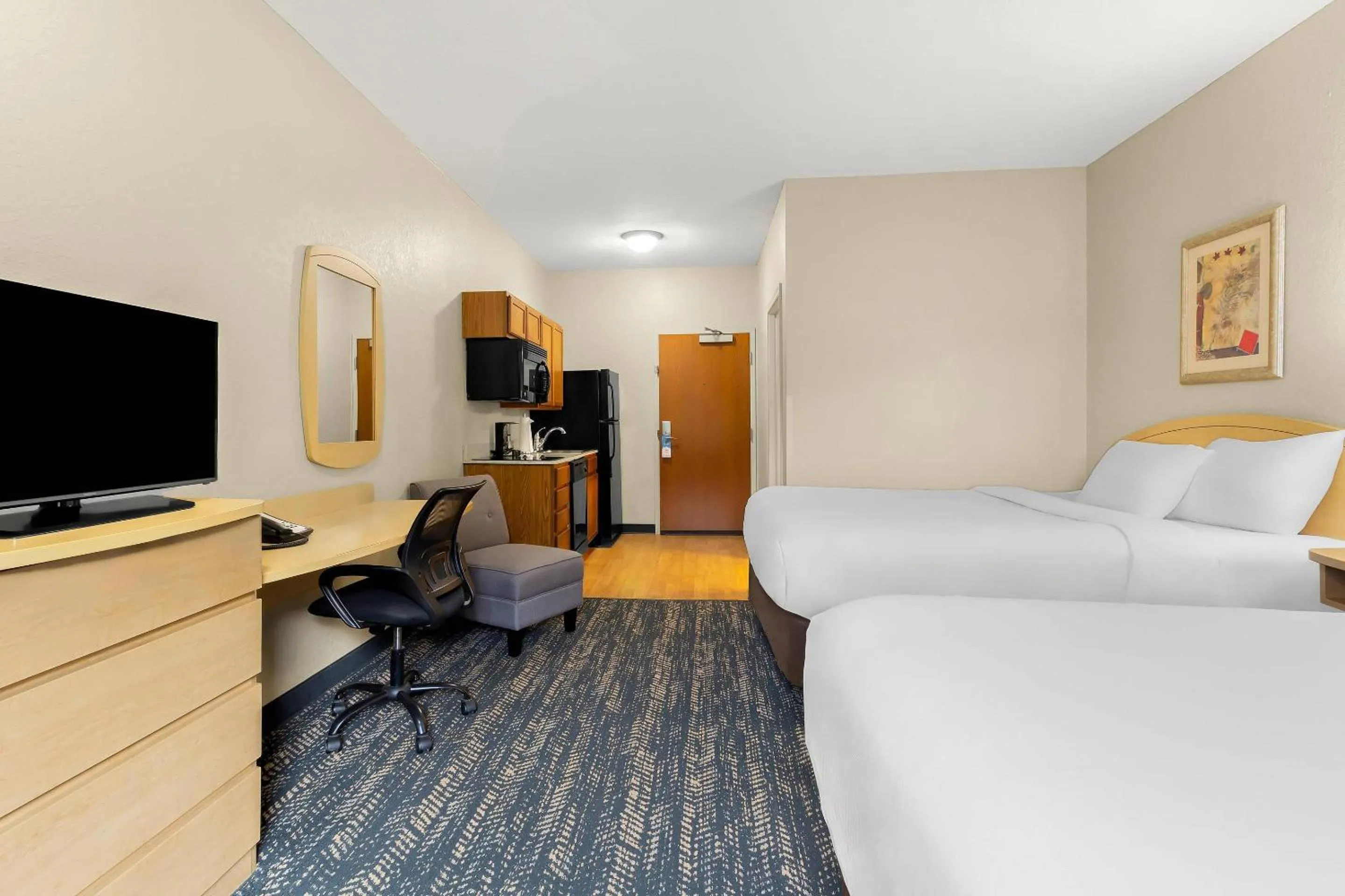 Bedroom, Bed in Suburban Studios Morgantown