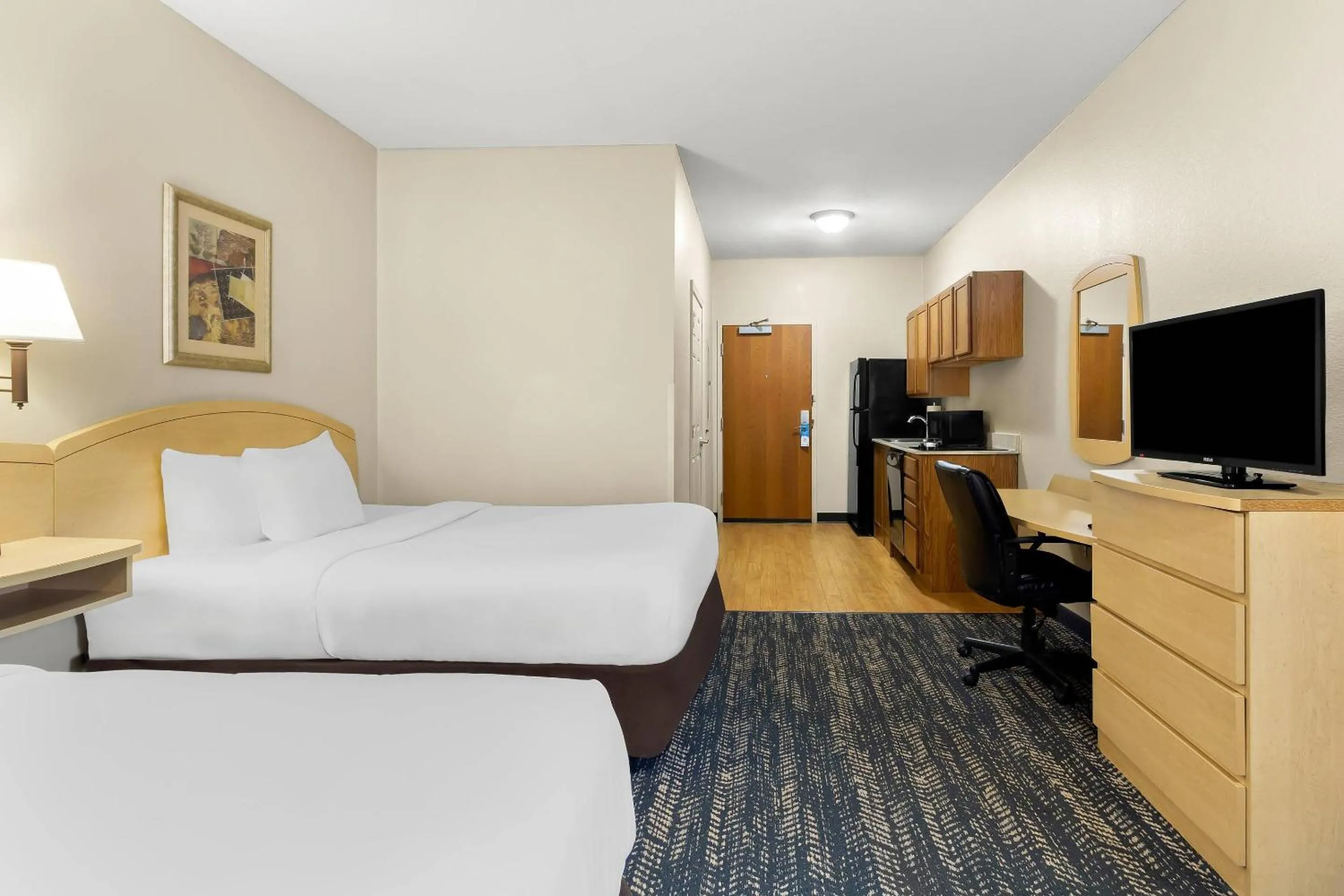 Bedroom, Bed in Suburban Studios Morgantown