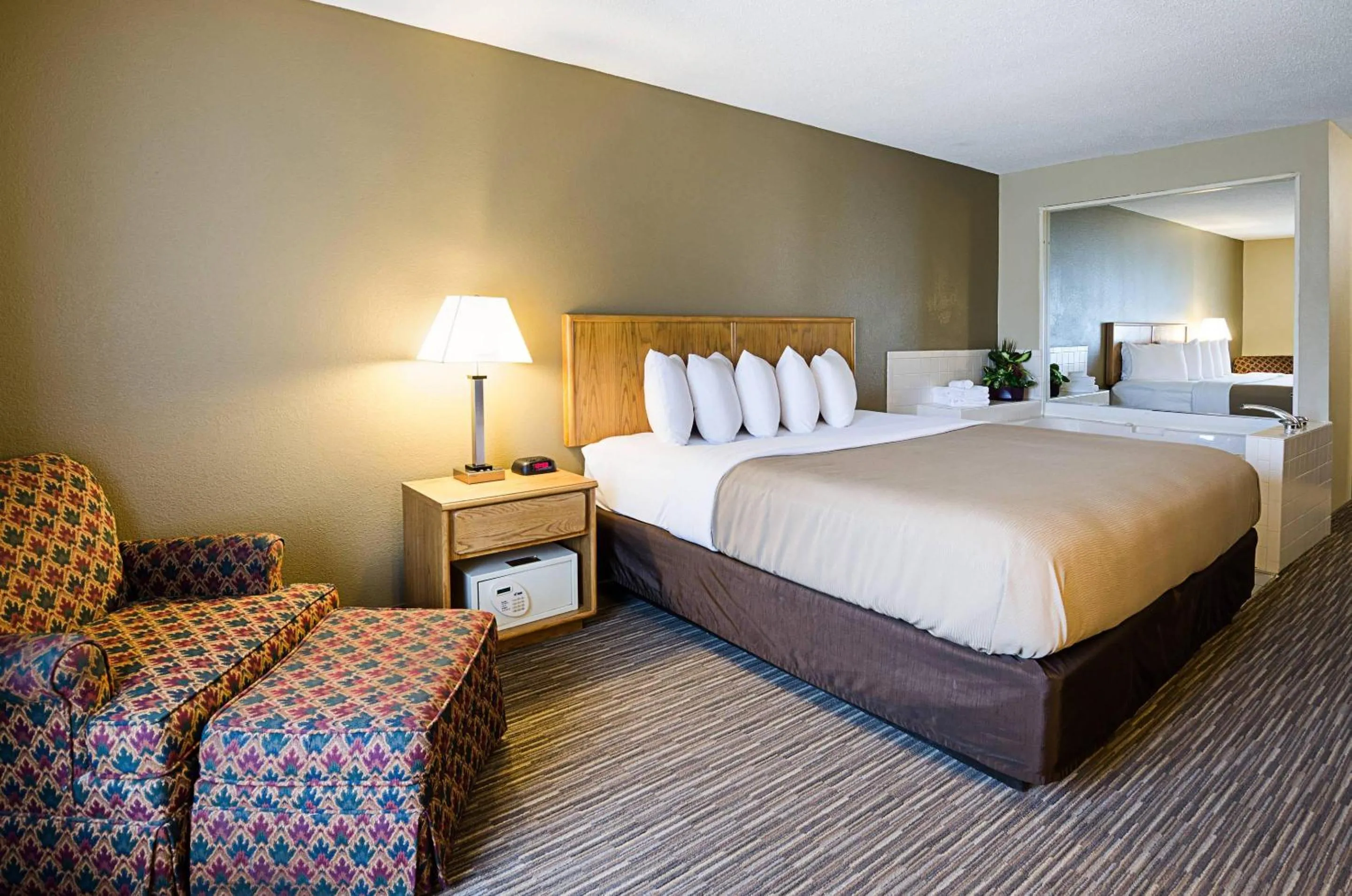 Bedroom, Bed in Quality Inn Princeton