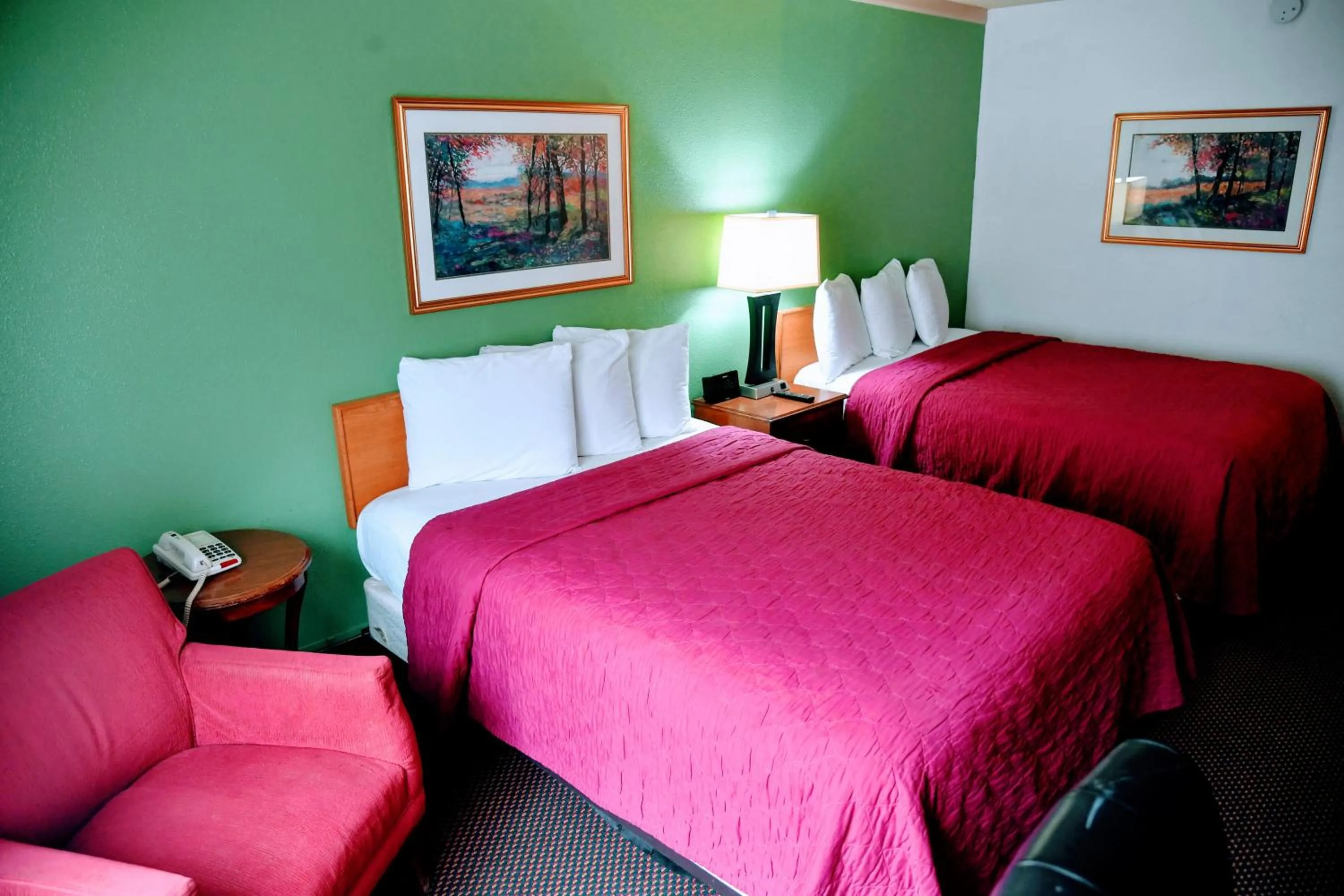 Bed in Douglas Inn and Conference Center