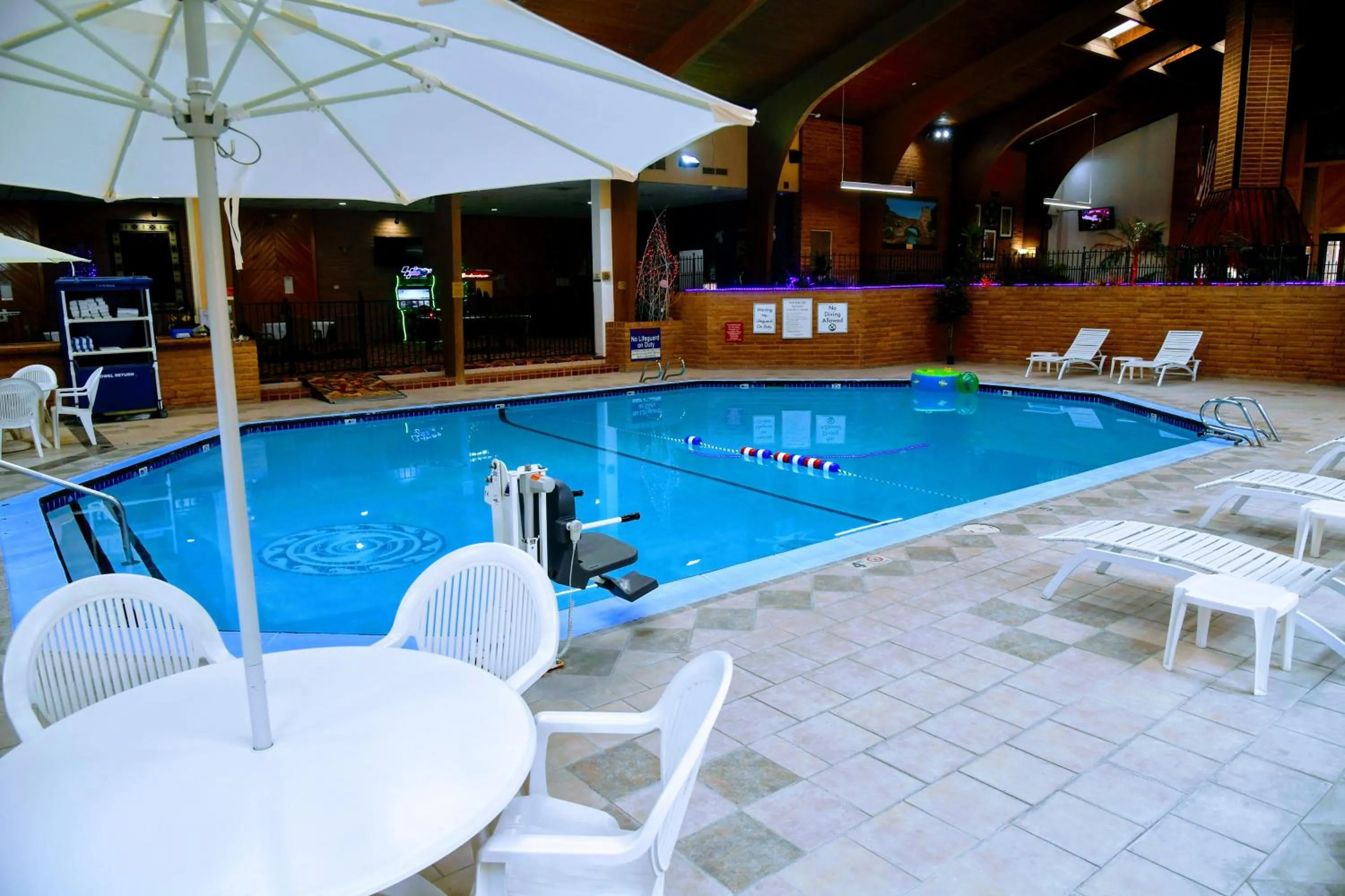 Swimming pool in Douglas Inn and Conference Center