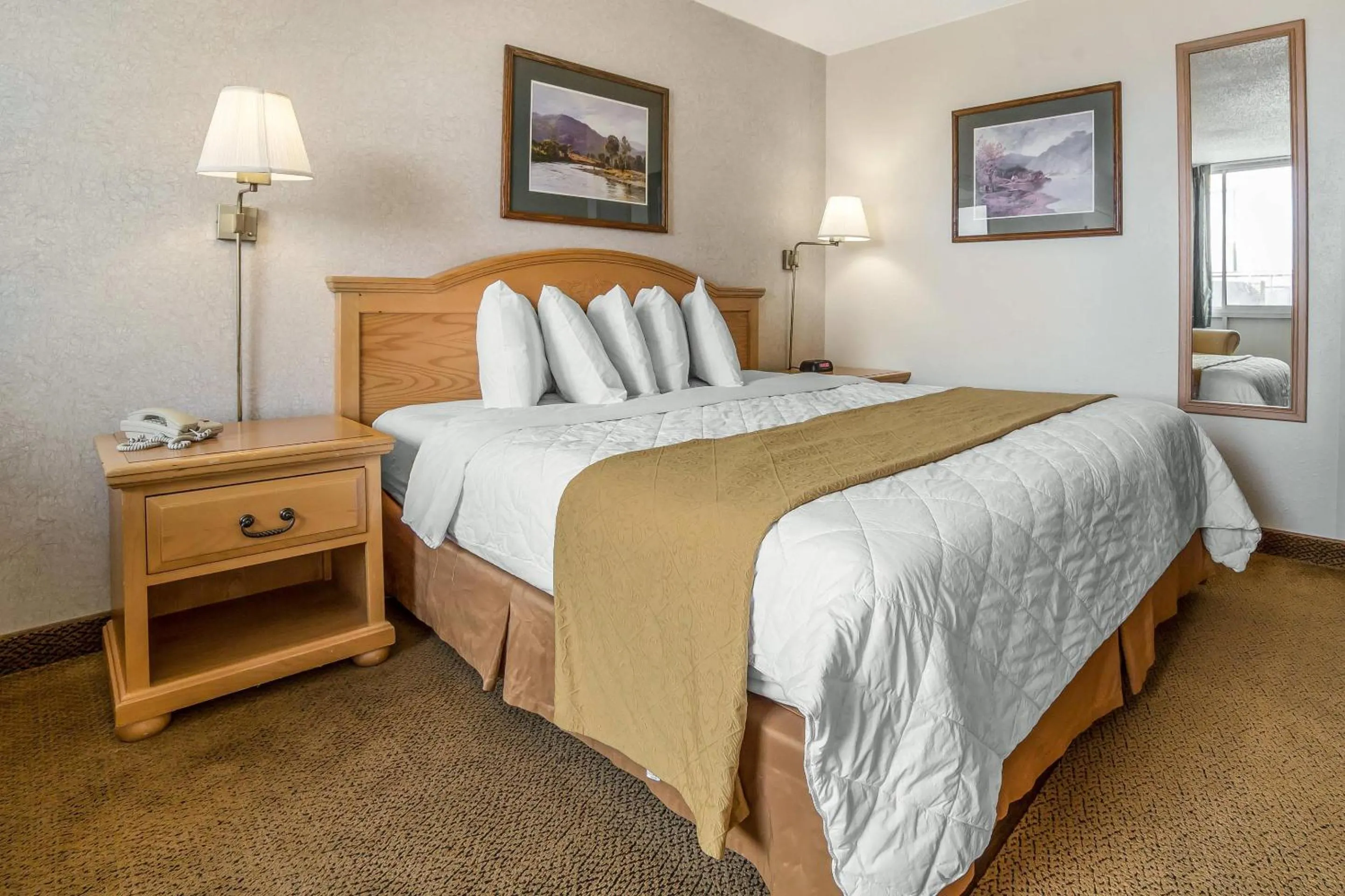 Bedroom, Bed in Econo Lodge Rawlins