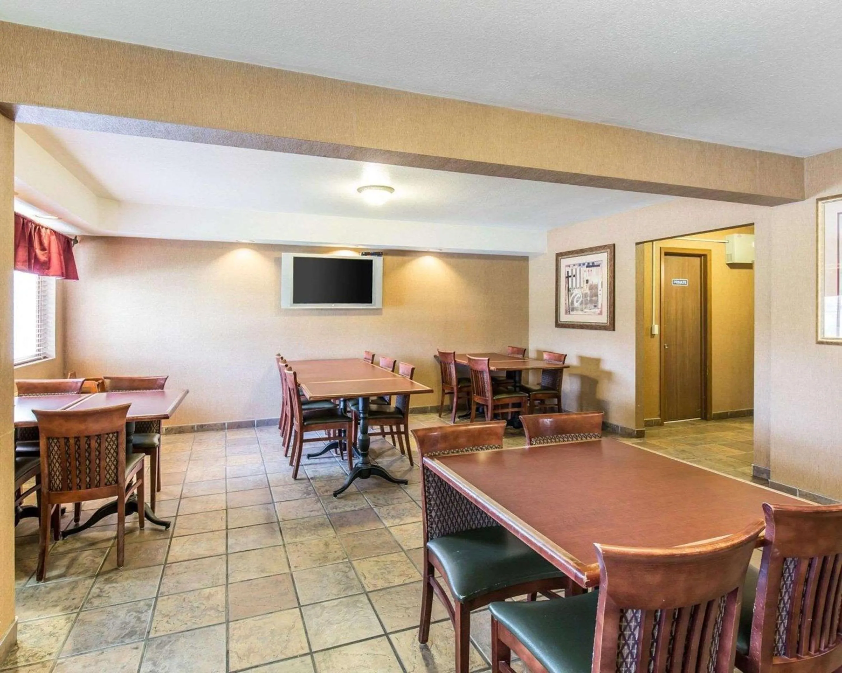 Restaurant/places to eat in Quality Inn Sheridan