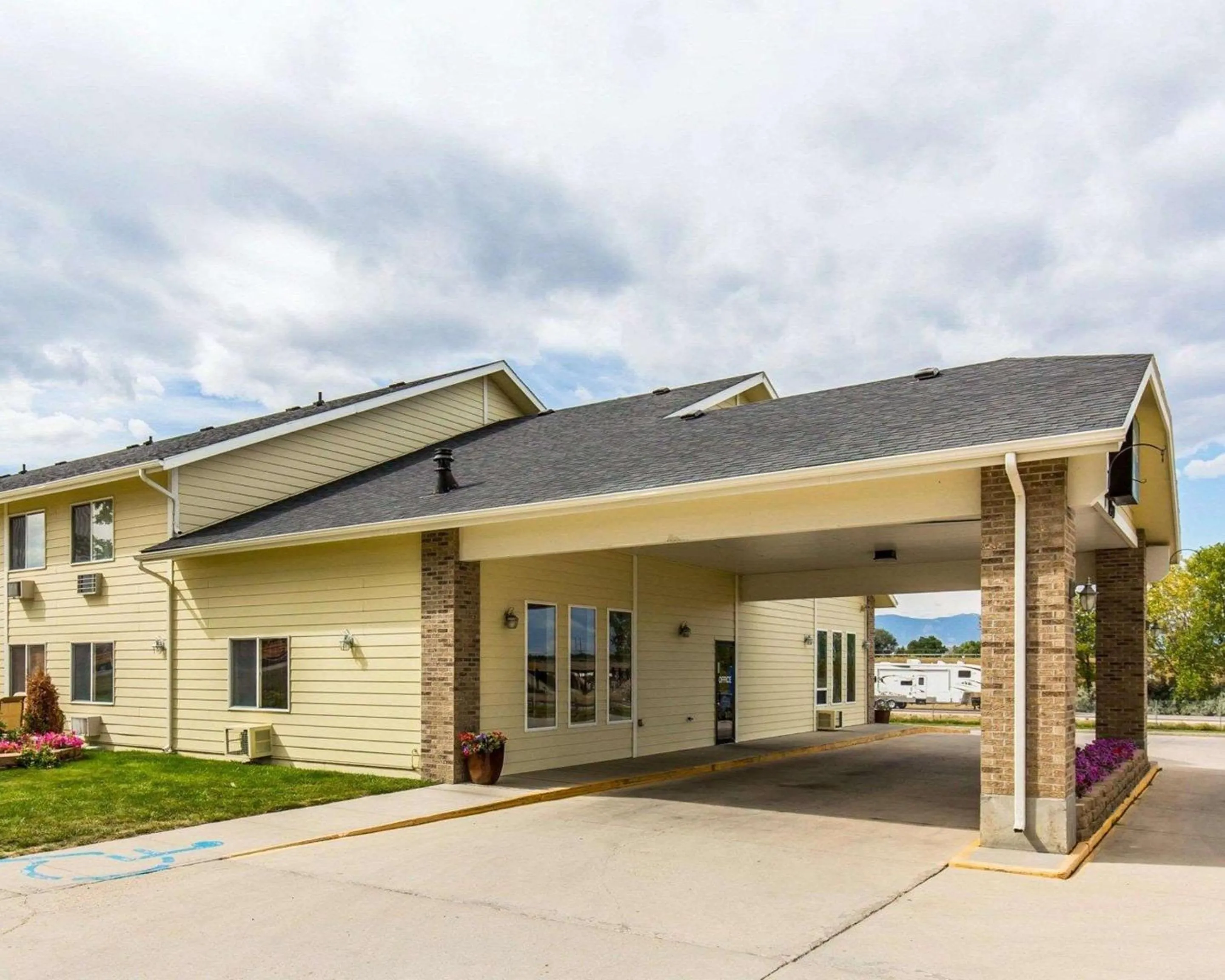 Property building in Quality Inn Sheridan