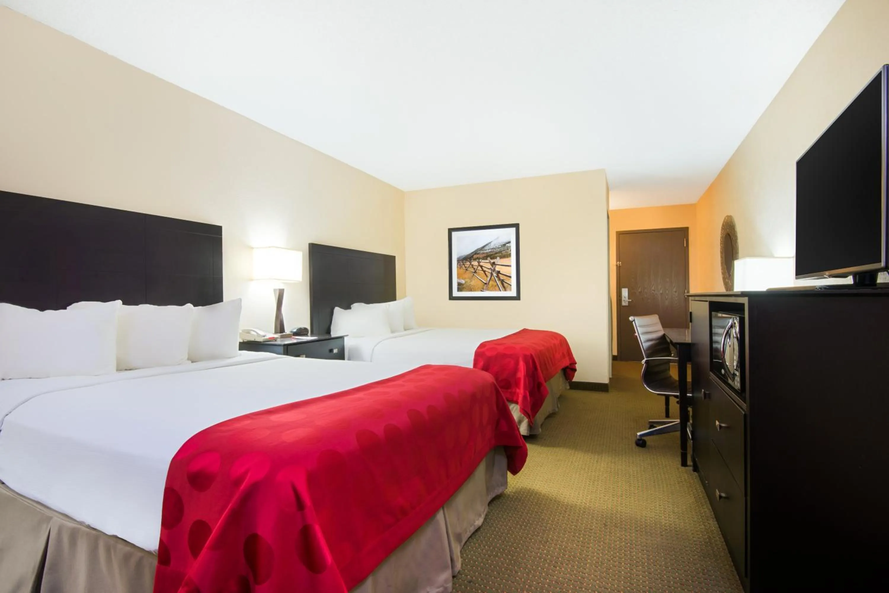 Bed in Red Lion Hotel Gillette