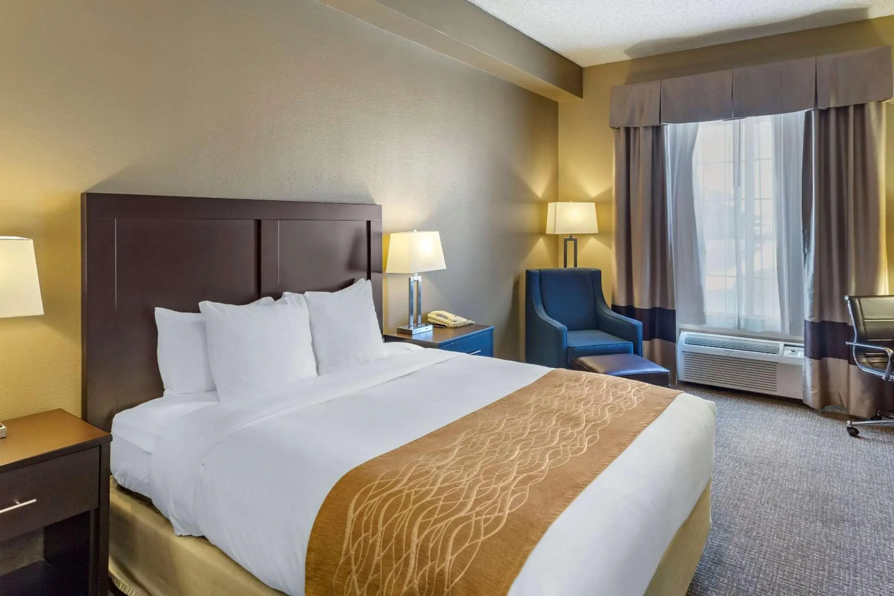 Queen Room - Accessible/Nonsmoking in Comfort Inn Evanston I-80 Queen Room - Accessible/Nonsmoking in Comfort Inn Evanston I-80