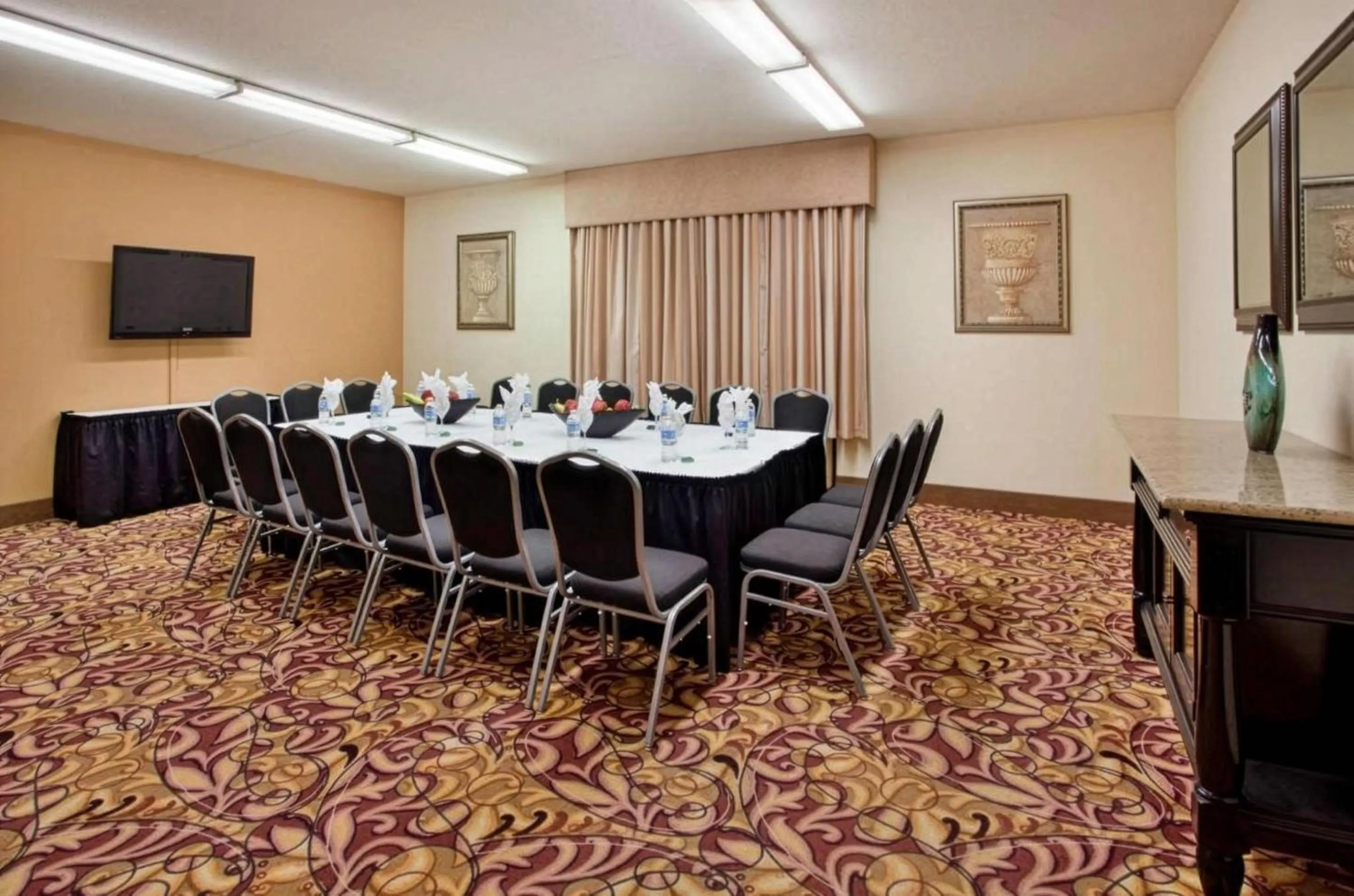 Meeting/conference room in Pittsburgh Airport Inn and Suites